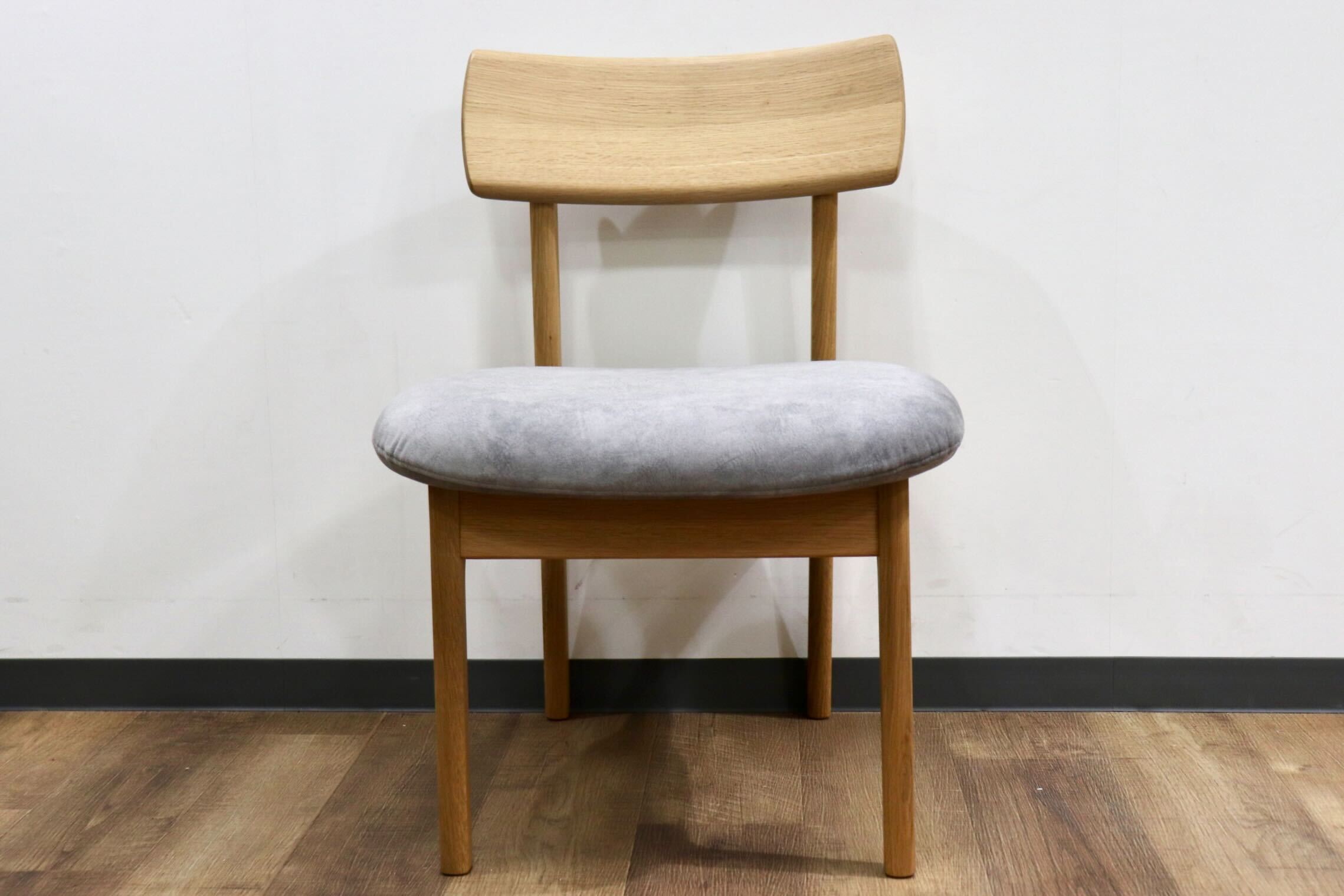 GMHK861A○イバタインテリア / ibata ダイニングチェア スウェード調ファブリック オーク材 北欧スタイル モダン 飛騨家具 展示品