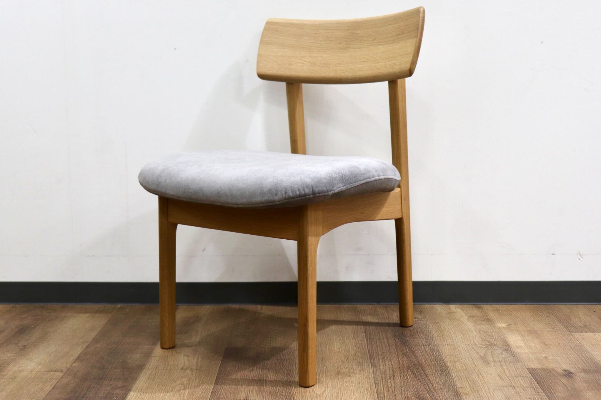 GMHK861A○イバタインテリア / ibata ダイニングチェア スウェード調ファブリック オーク材 北欧スタイル モダン 飛騨家具 展示品