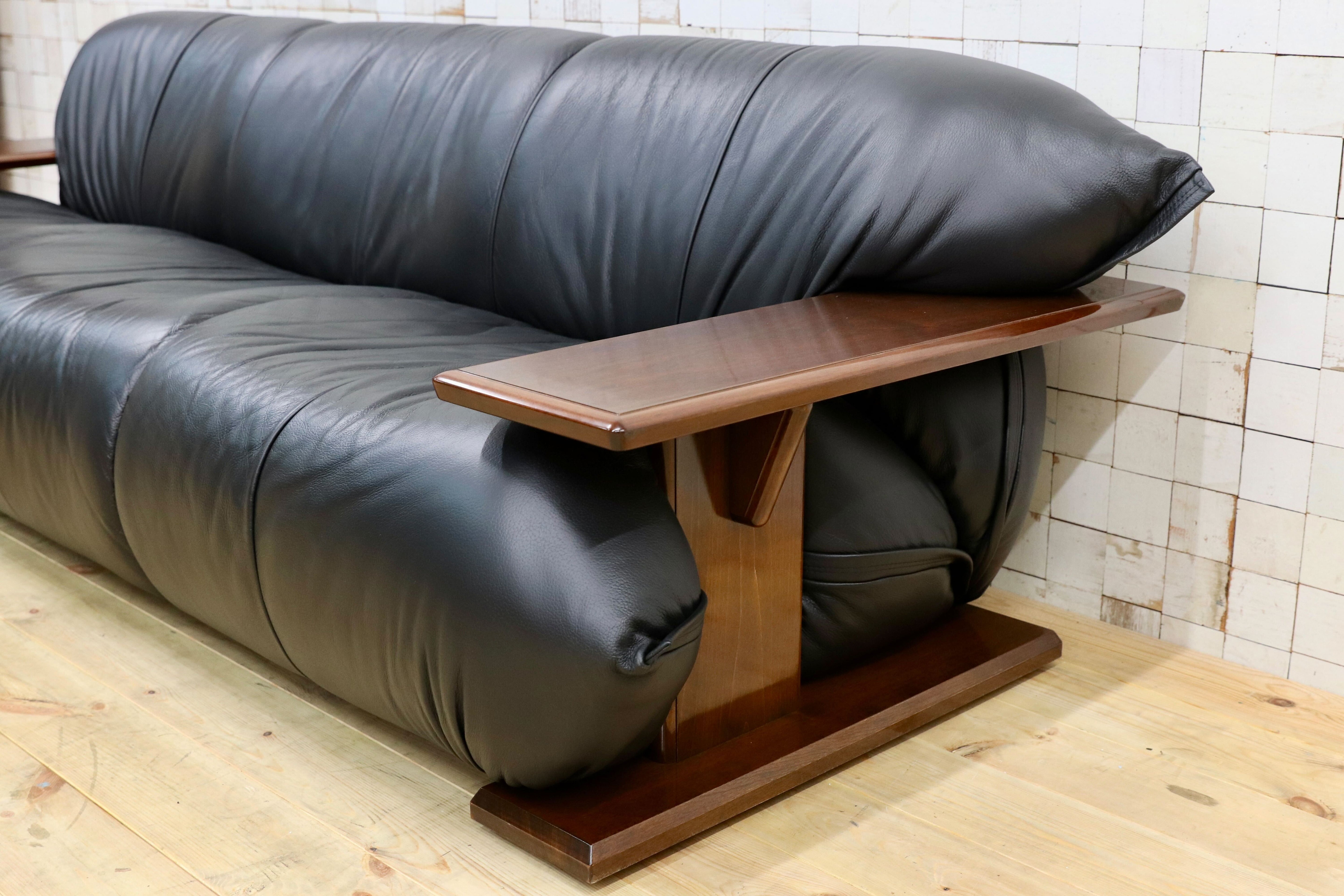 GMHF72○モリシゲ / MORISHIGE Gアーク 3人掛けソファ トリプルソファ 黒 本革 長椅子 応接 IDC大塚家具 モダン 定価約64万