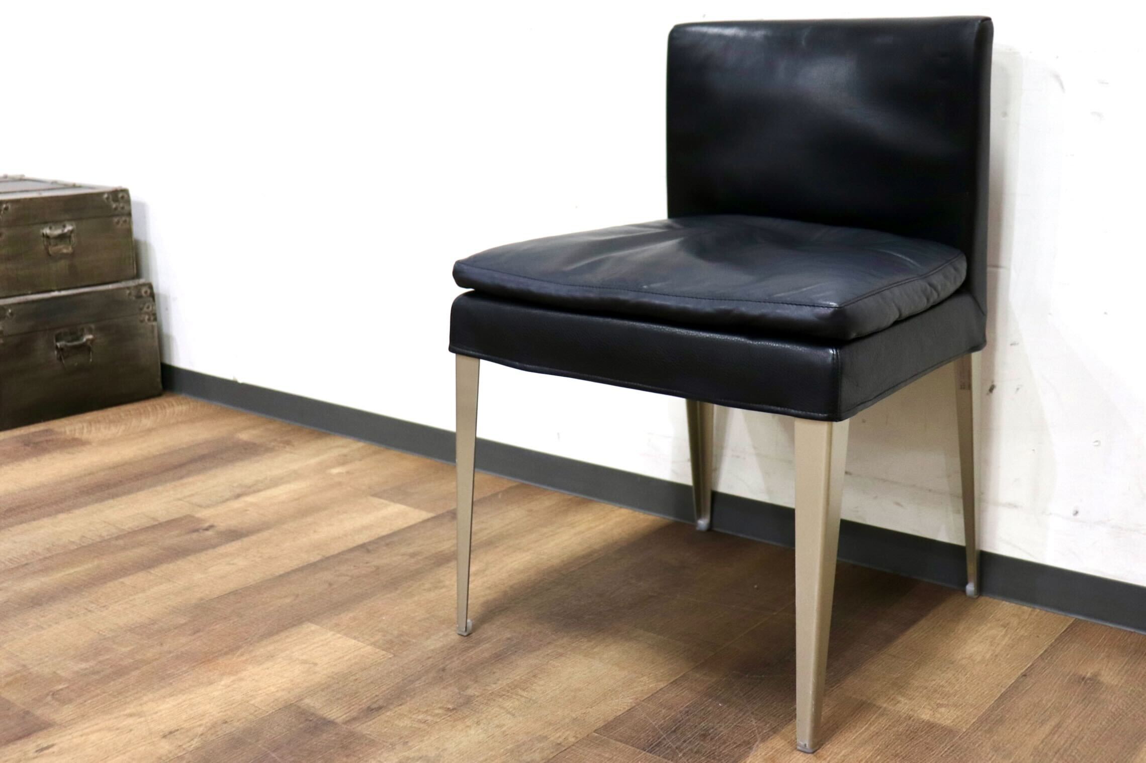 GMIK252C○B&B ITALIA MAXALTOEUNICE ダイニングチェア 椅子 レザー ブラック アントニオ・チッテリオ イタリアモダン 定価28.5万~