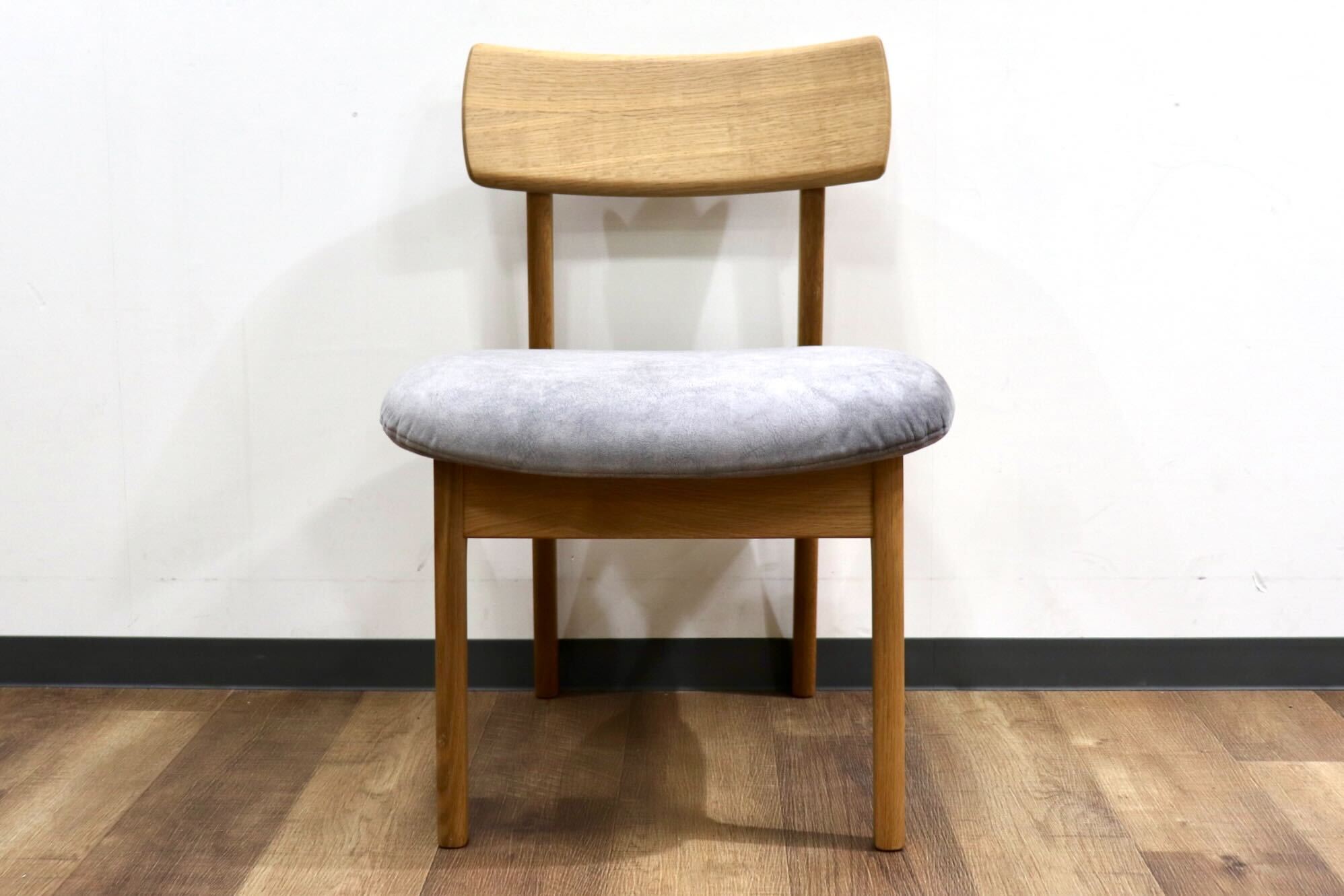 GMHK861B○イバタインテリア / ibata ダイニングチェア スウェード調ファブリック オーク材 北欧スタイル モダン 飛騨家具 展示品