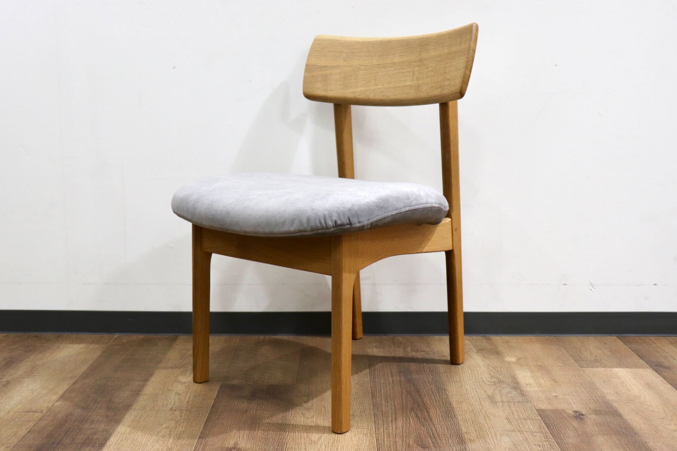 GMHK861B○イバタインテリア / ibata ダイニングチェア スウェード調ファブリック オーク材 北欧スタイル モダン 飛騨家具 展示品