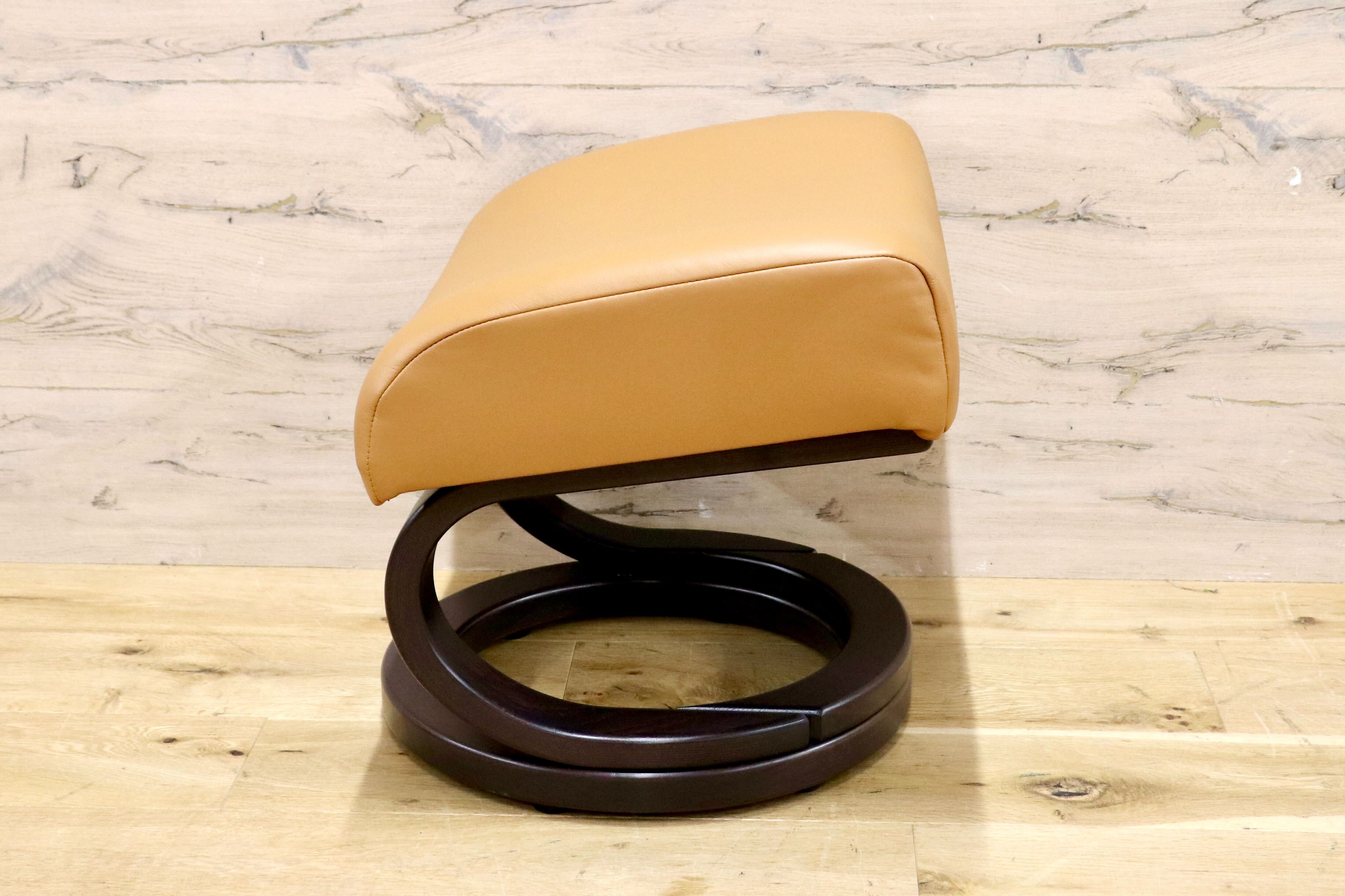 GMHH396○himolla / ヒモラ ゼロストレス フットスツール オットマン ドイツ IDC大塚家具 腰掛け 足置き 本革 展示品