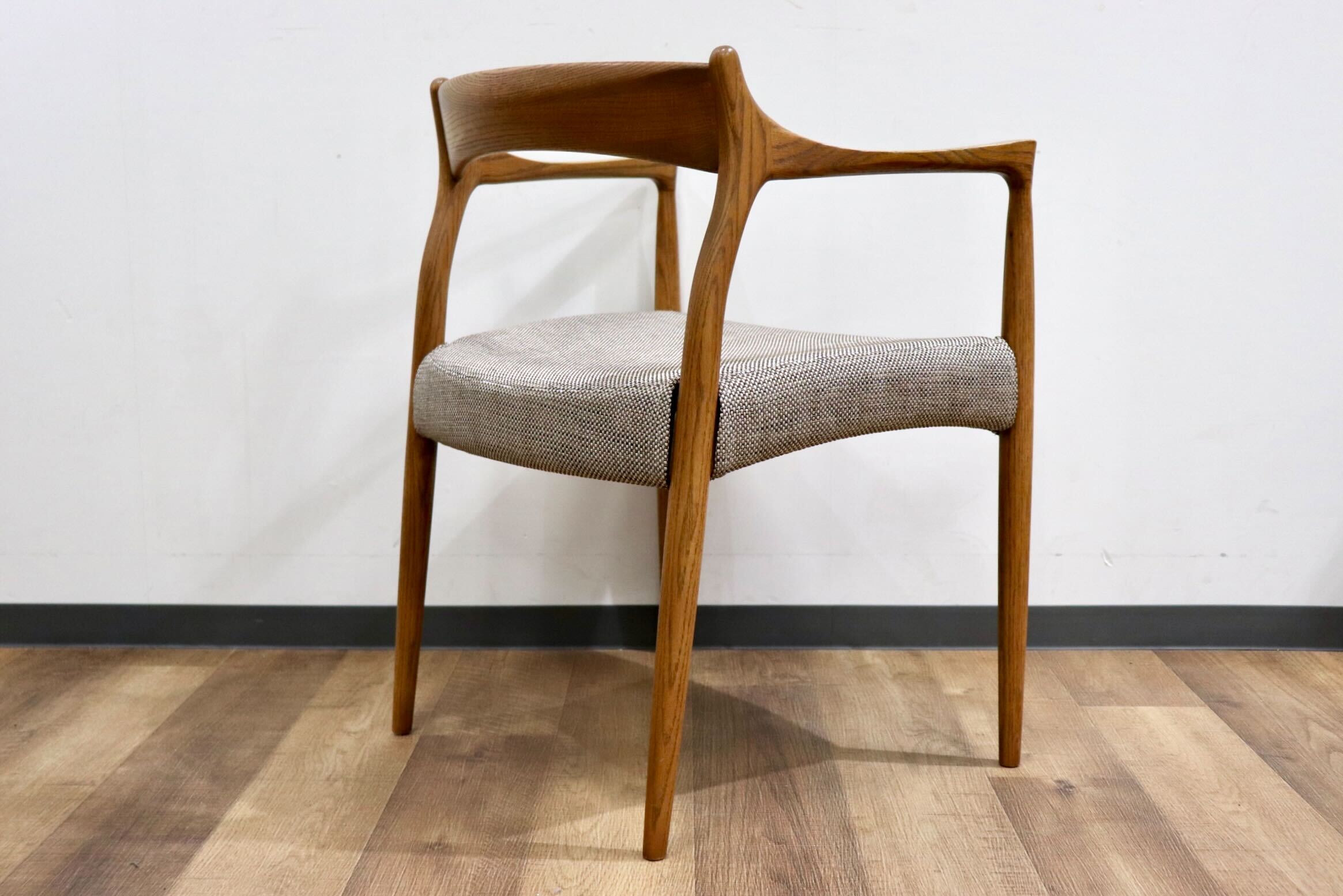 GMHK863D○冨士ファニチア / FUJI FANITURE ダイニングチェア アームチェア ファブリック カバーリング オーク材 北欧スタイル 国産家具