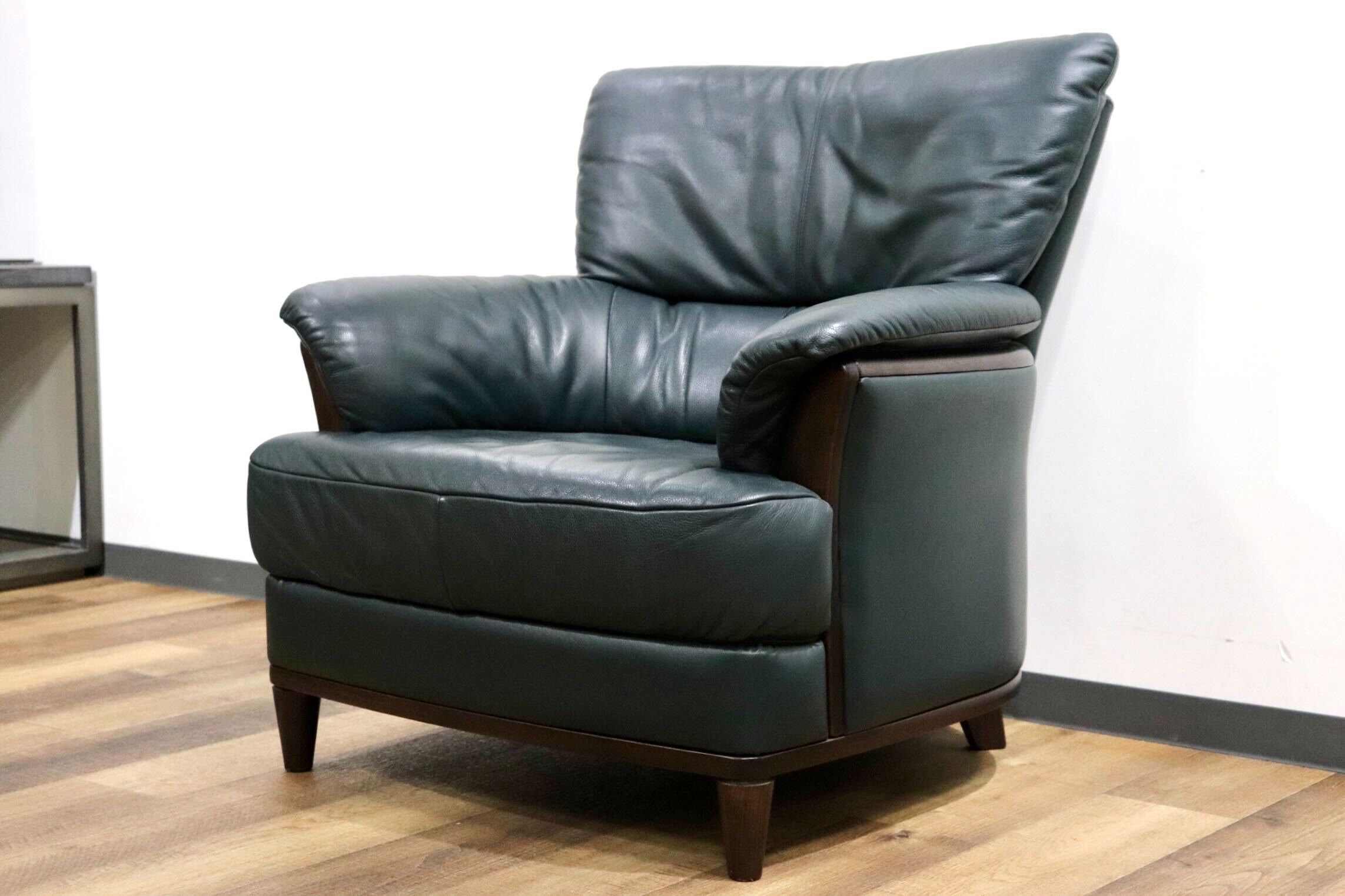 GMHN264A○karimoku / カリモク ZU2000 1人掛けソファ シングルソファ ラウンジチェア アームチェア 本革 ダークグリーン モダン 国産家具