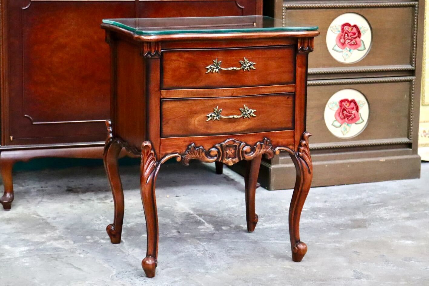 GMIS399○ナイトテーブル サイドテーブル キャビネット チェスト 花台 引き出し 猫脚 ガラス天板 マホガニー材 ヴィンテージ クラシック