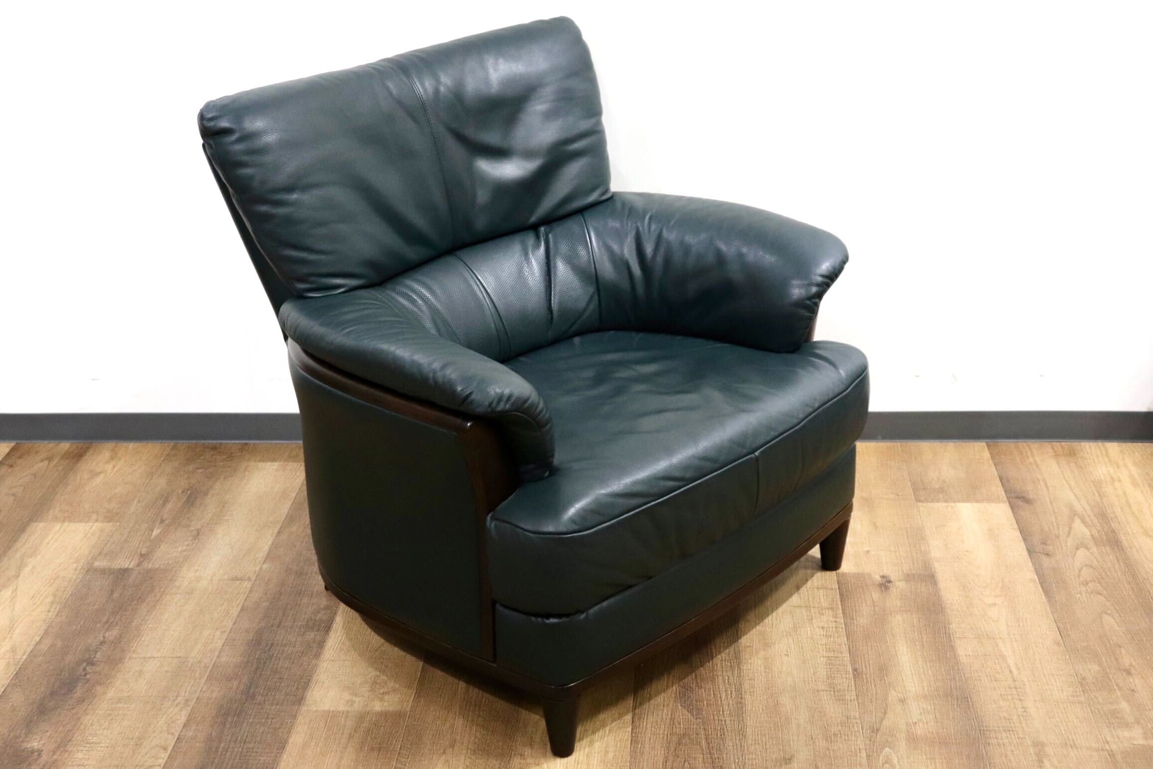 GMHN264A○karimoku / カリモク ZU2000 1人掛けソファ シングルソファ ラウンジチェア アームチェア 本革 ダークグリーン モダン 国産家具