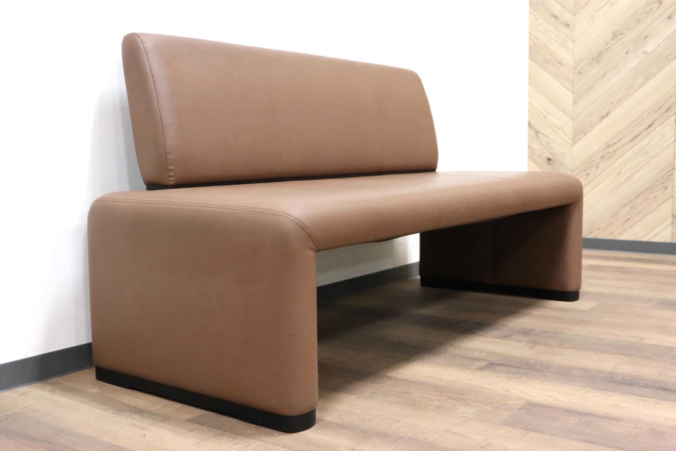 GMGS270○karimoku / カリモク 2人掛けソファ ラブソファ ダイニングベンチ ロビー ラウンジ 待合室 合皮 ブラウン モダン 国産家具 美品