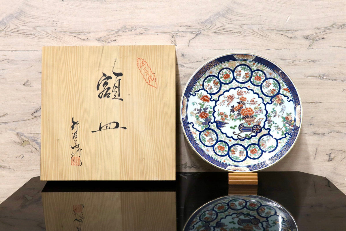 GMJK374V◯伊万里焼 古川陶磁器 古川幸右エ門 額皿 飾皿 大皿 盛皿 色絵金彩 花籠文様 窓絵草花文 共箱 在銘 和モダン