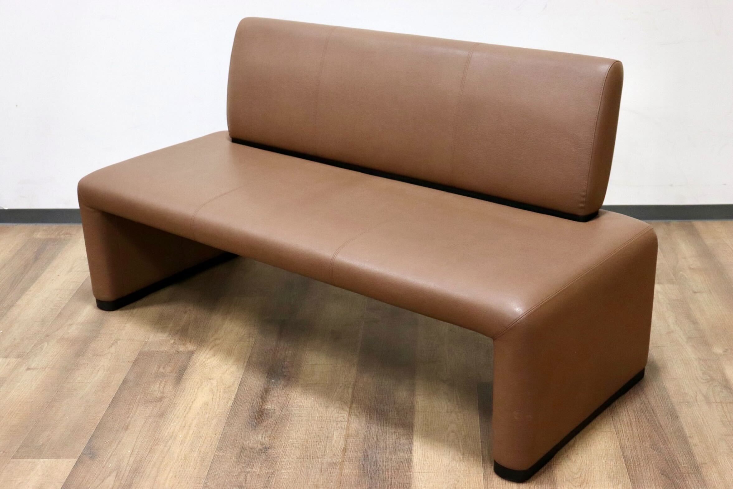 GMGS270○karimoku / カリモク 2人掛けソファ ラブソファ ダイニングベンチ ロビー ラウンジ 待合室 合皮 ブラウン モダン 国産家具 美品