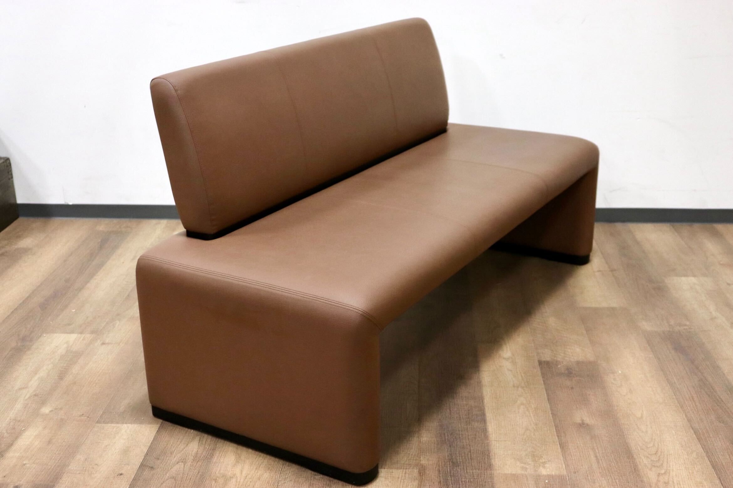 GMGS270○karimoku / カリモク 2人掛けソファ ラブソファ ダイニングベンチ ロビー ラウンジ 待合室 合皮 ブラウン モダン 国産家具 美品