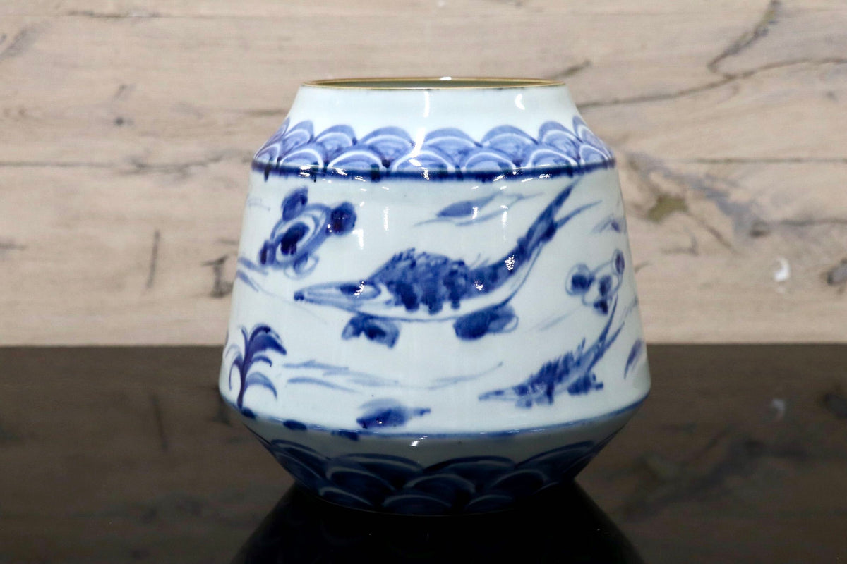 GMJK374X◯染付魚藻文花瓶 算盤玉形花瓶 青華魚藻図 花入 花生 一輪挿し 小壺 置物 インテリア 陶器 角福銘 和モダン