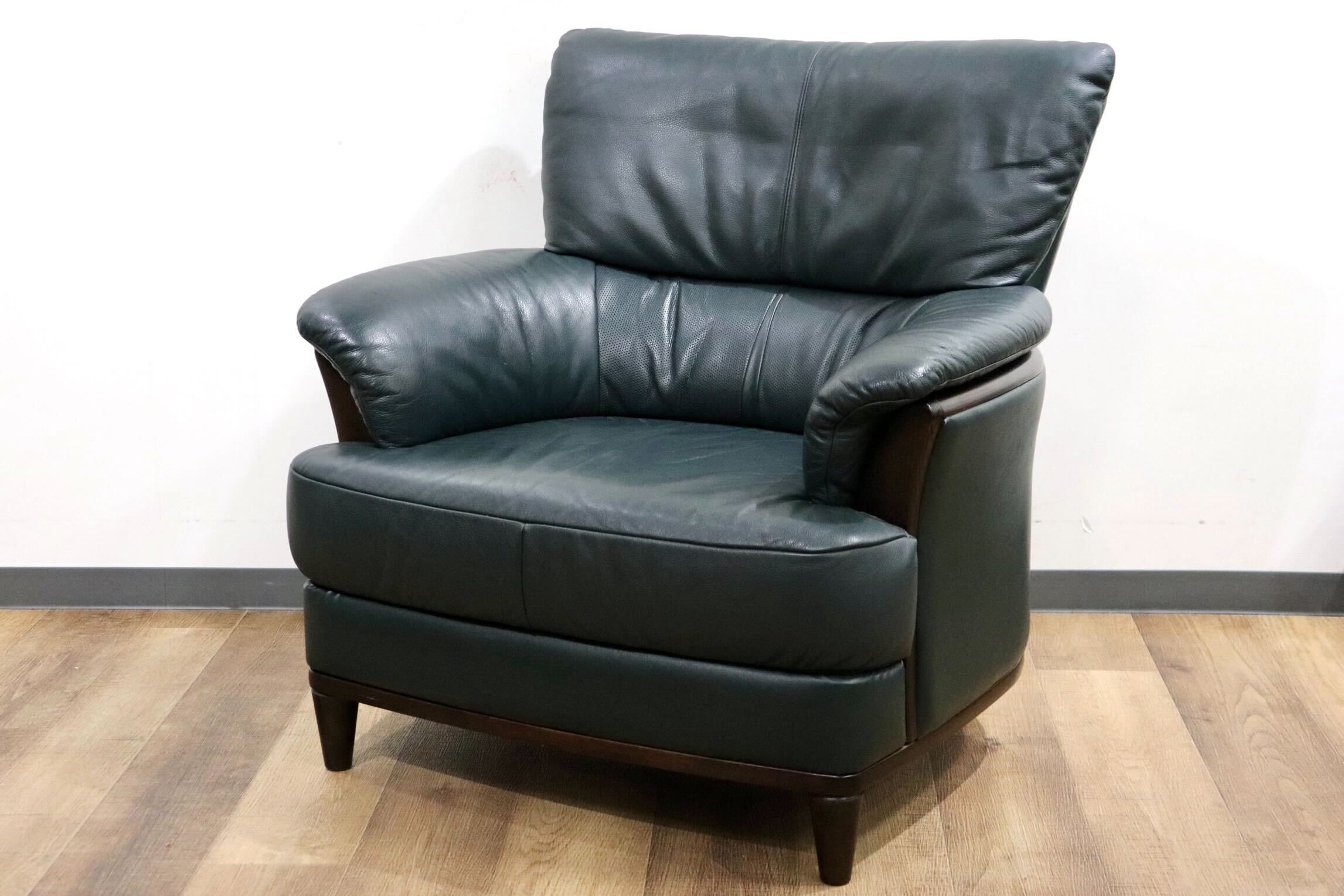 GMHN264B○karimoku / カリモク ZU2000 1人掛けソファ シングルソファ ラウンジチェア アームチェア 本革 ダークグリーン モダン 国産家具
