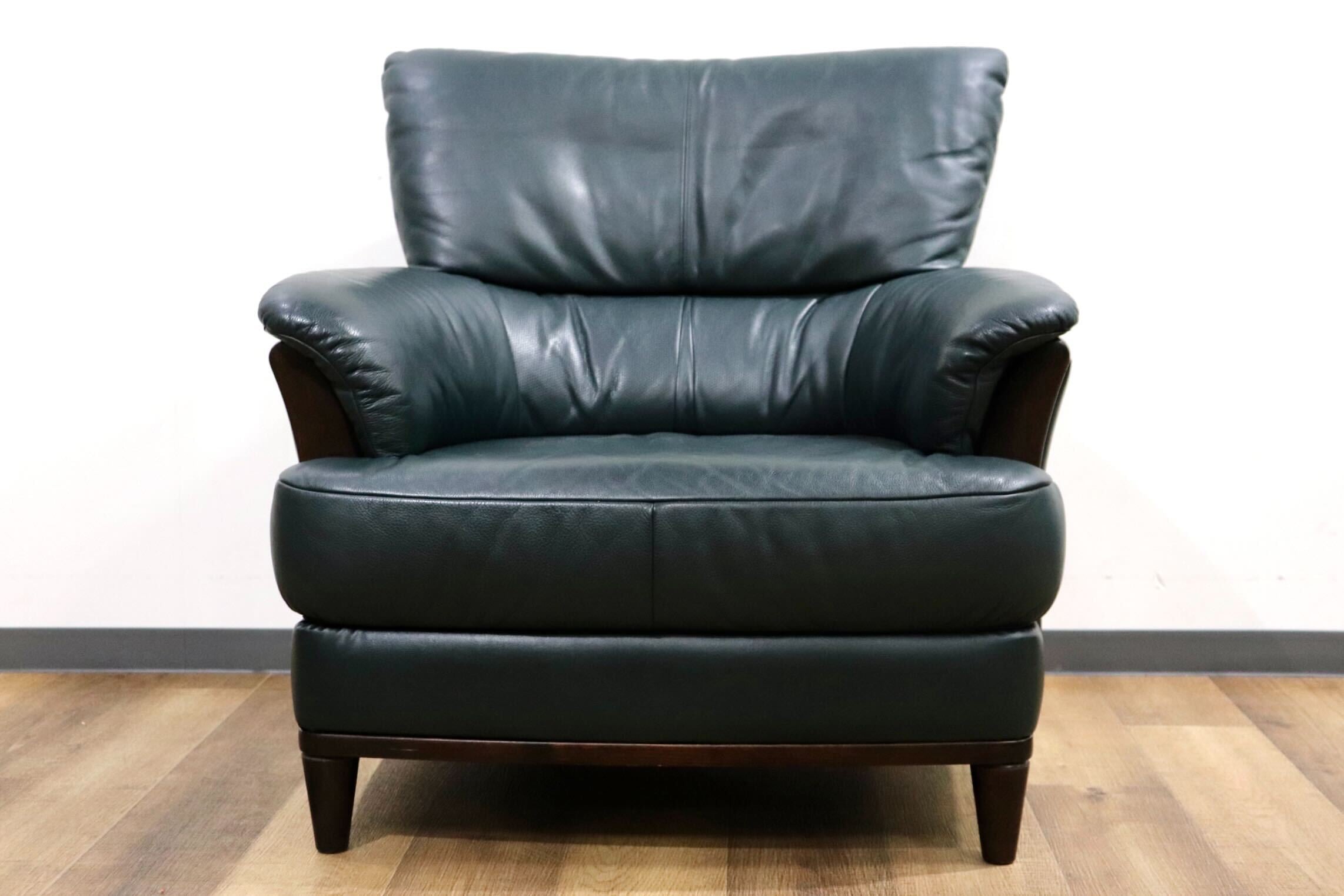 GMHN264B○karimoku / カリモク ZU2000 1人掛けソファ シングルソファ ラウンジチェア アームチェア 本革 ダークグリーン モダン 国産家具