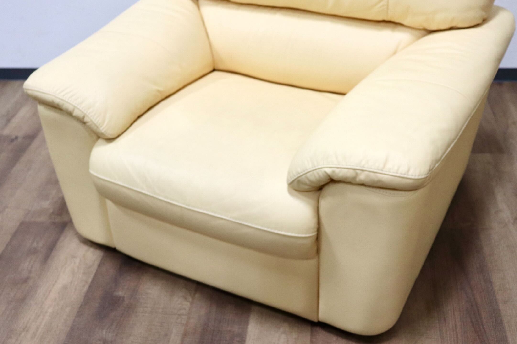 GMGS145○Leather world / レザーワールド 1人掛けソファ シングルソファ ラウンジソファ 本革 クリーム色 応接 モダン IDC大塚家具