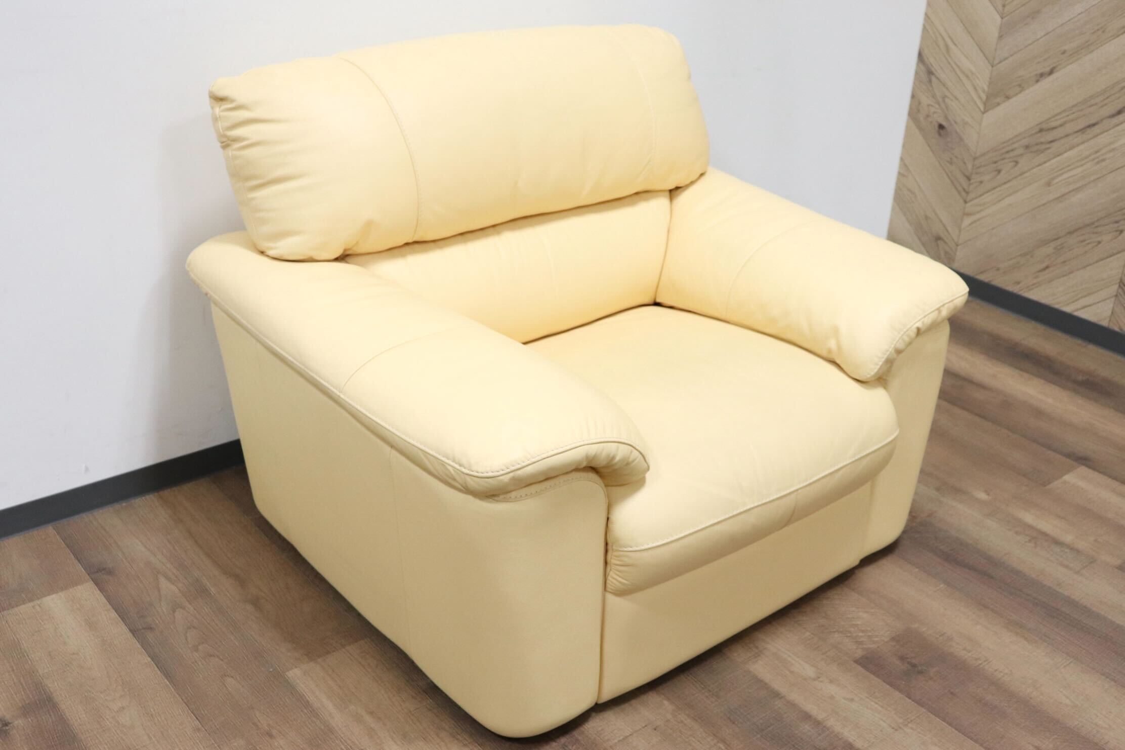 GMGS145○Leather world / レザーワールド 1人掛けソファ シングルソファ ラウンジソファ 本革 クリーム色 応接 モダン IDC大塚家具