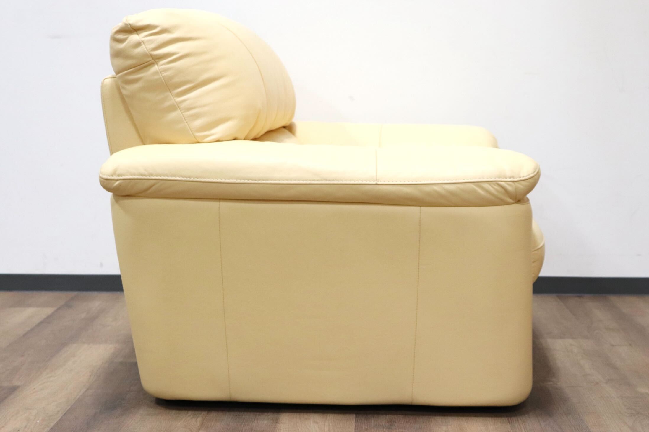 GMGS145○Leather world / レザーワールド 1人掛けソファ シングルソファ ラウンジソファ 本革 クリーム色 応接 モダン IDC大塚家具