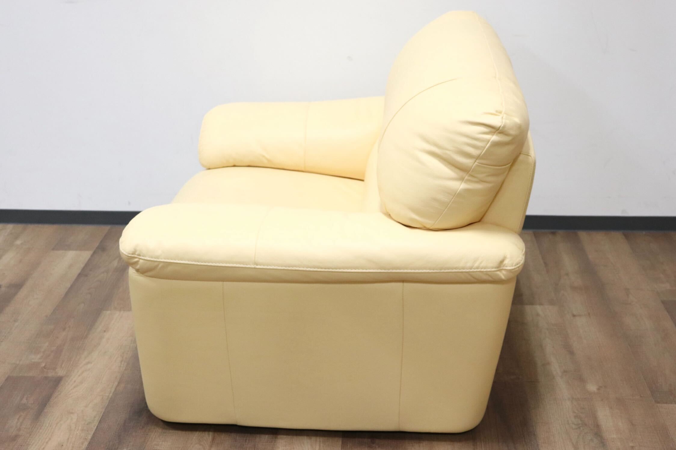 GMGS145○Leather world / レザーワールド 1人掛けソファ シングルソファ ラウンジソファ 本革 クリーム色 応接 モダン IDC大塚家具