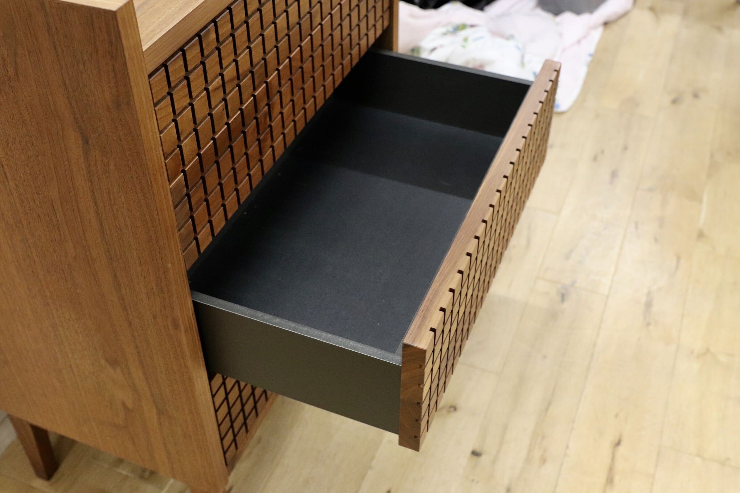 GMJH324○LEGNATEC / レグナテック CLASSE Grand グラン 65ドロワー ウォールナット チェスト キャビネット 国産家具 定価約18.15万 展示品