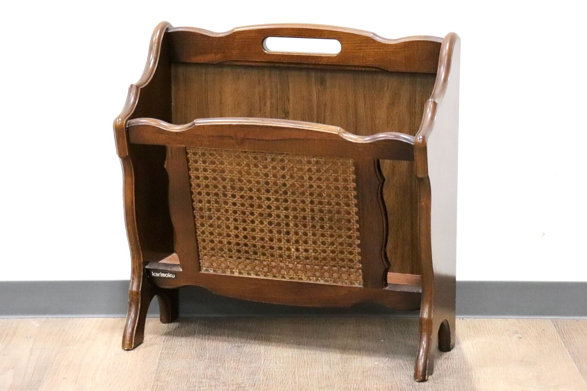GMHK26○karimoku / カリモク コロニアル マガジンラック スリッパラック 雑誌入れ 収納 木製 ラタン