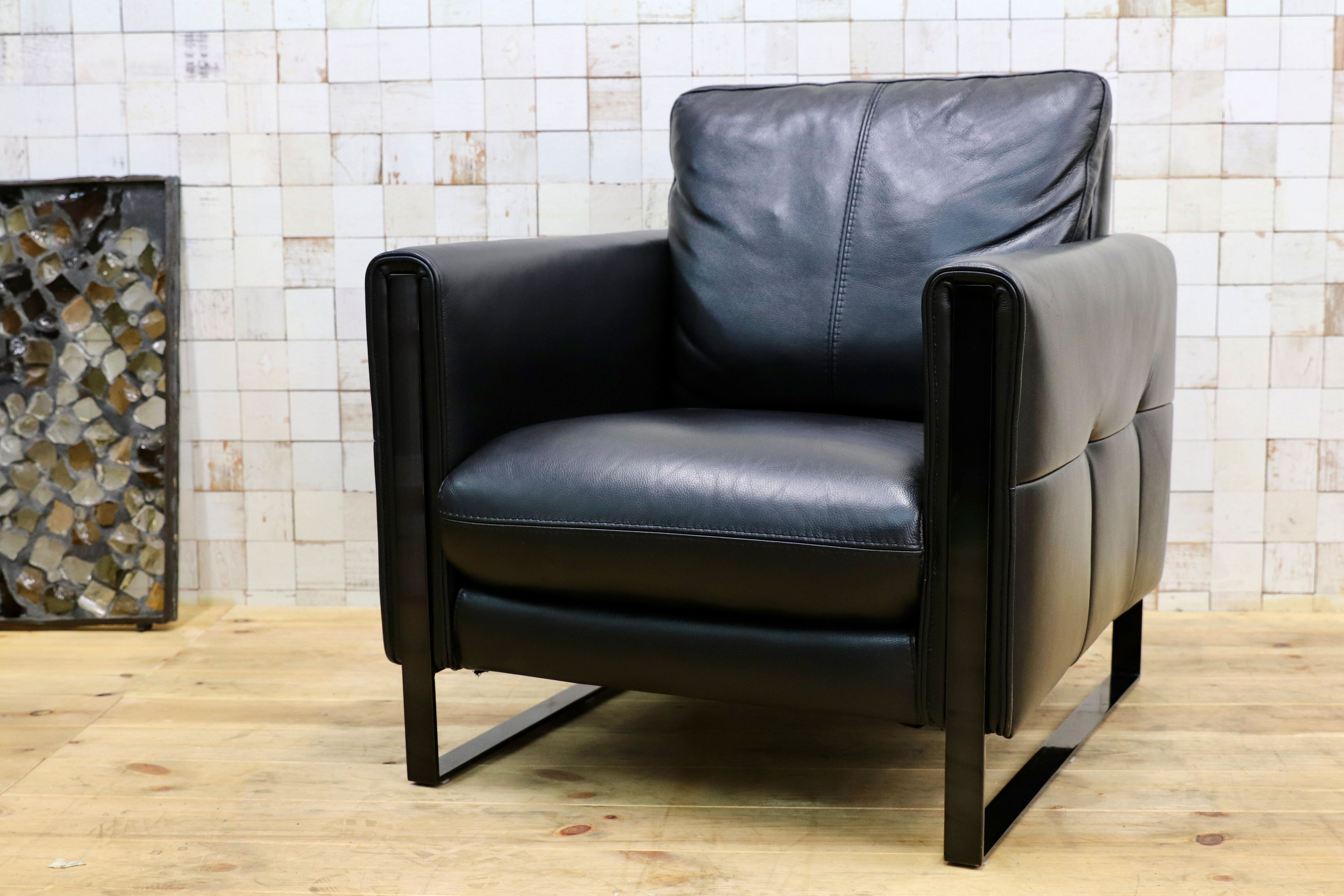 GMIK541○IDC大塚家具 アームチェア「L/S 58N(エルエス58)」革#J-023Cブラック色 1人掛けソファ シングルソファ 24年製 定価約15.2万