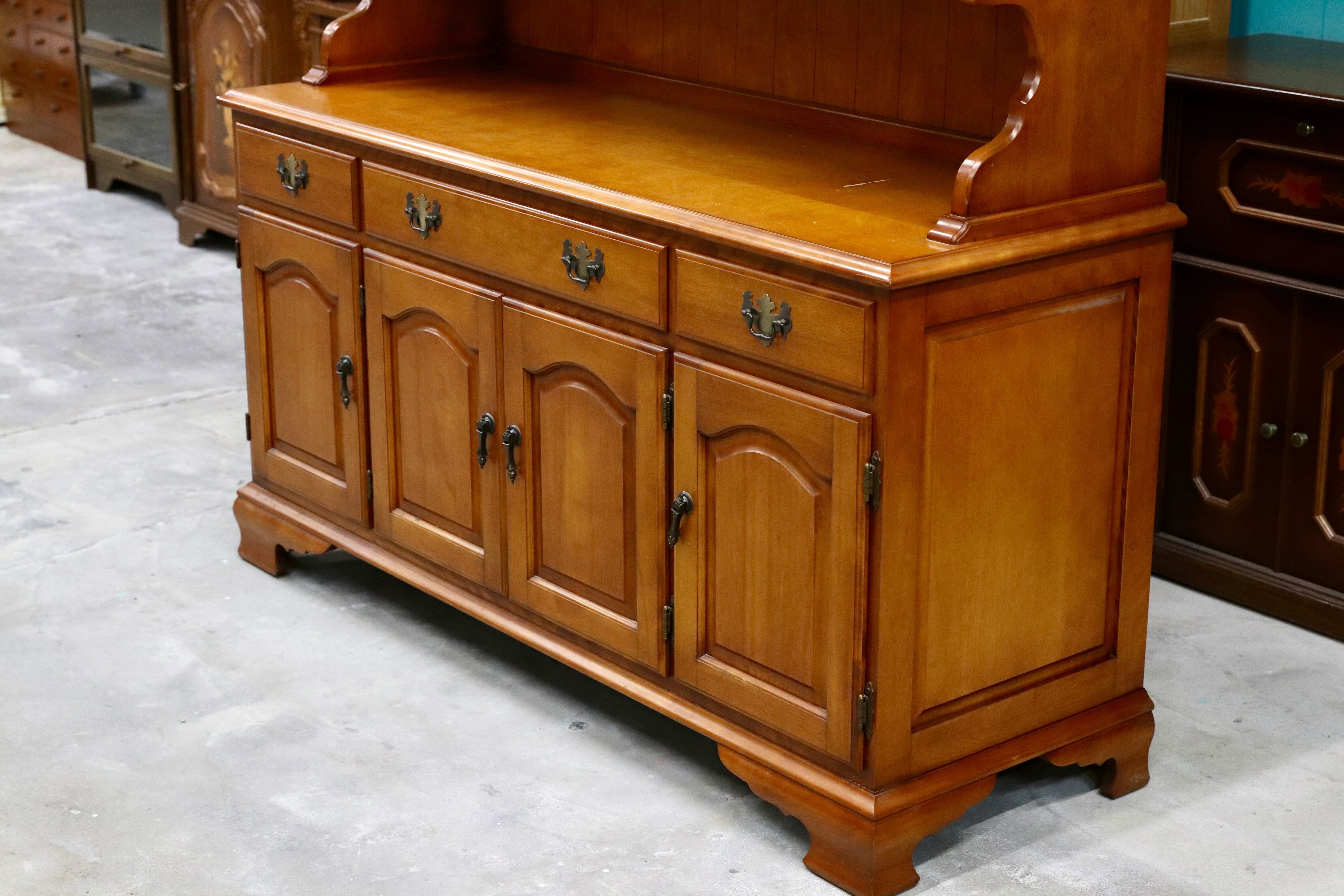 GMIK22○横浜ダニエル / Daniel 食器棚 飾り棚 キャビネット カップボード 樺桜 アーリーアメリカン クラシック 最高級 定価約140万