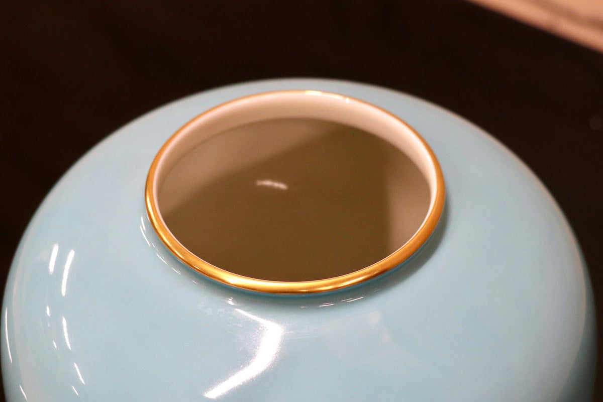 GMJK374AI◯有田焼 深川製磁 宮内庁御用達 色絵彩磁 夏型6号花生 富士流水 芙蓉 花器 花瓶 金彩 置物 インテリア 陶器 在銘 和モダン