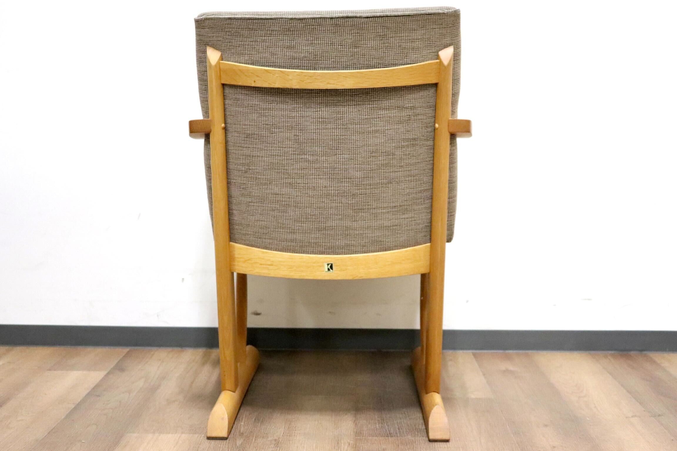 GMHH130B○飛騨産業 / HIDA キツツキ KAYA ダイニングチェア アームチェア 椅子 ファブリック グレー オーク材 無垢 モダン 定価約11.8万