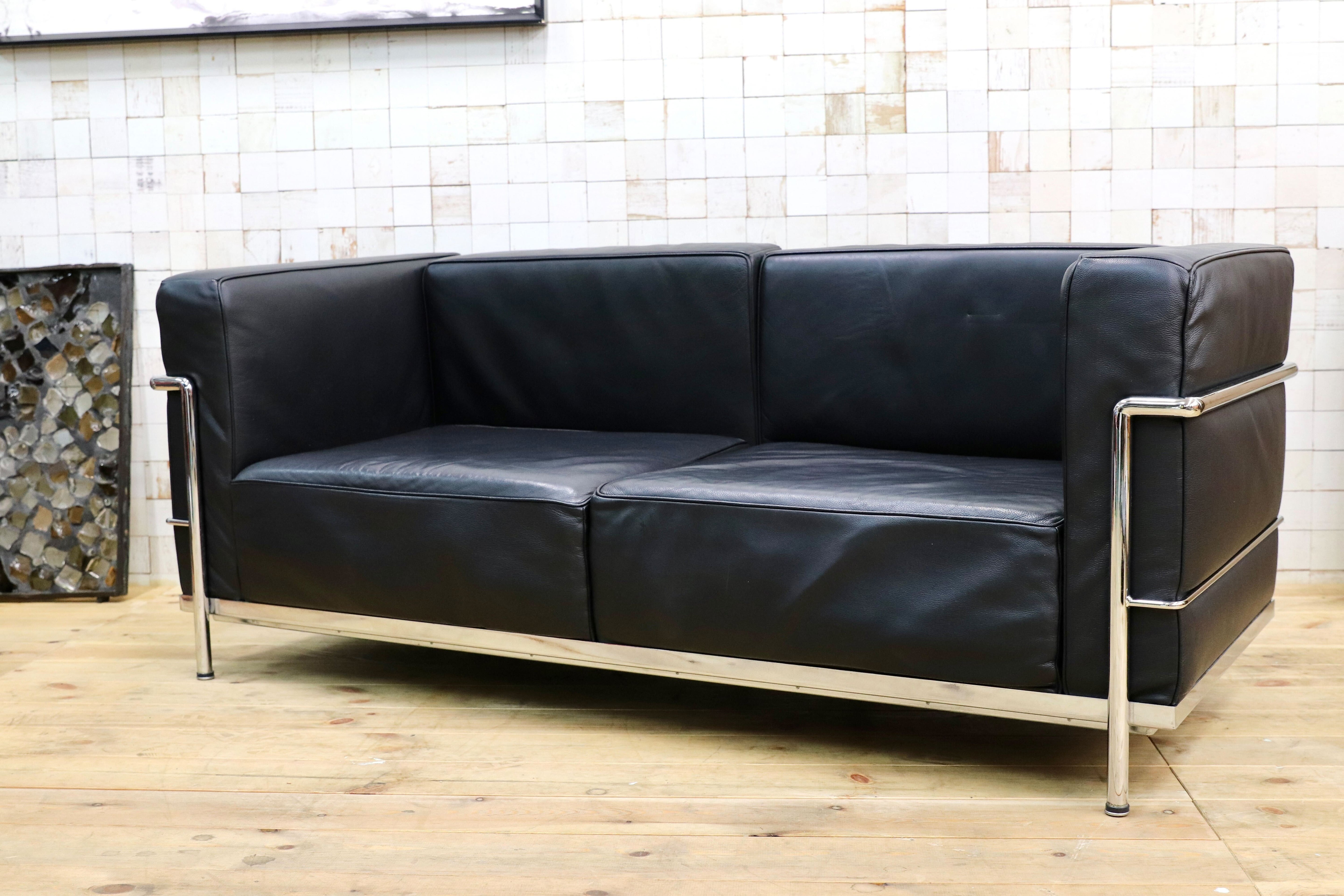 GMIK537○IDC大塚家具 LC2 グランコンフォート 2人掛けソファ ラブソファ ブラック 総本革 ル・コルビジェ リプロダクト 定価約61.5万