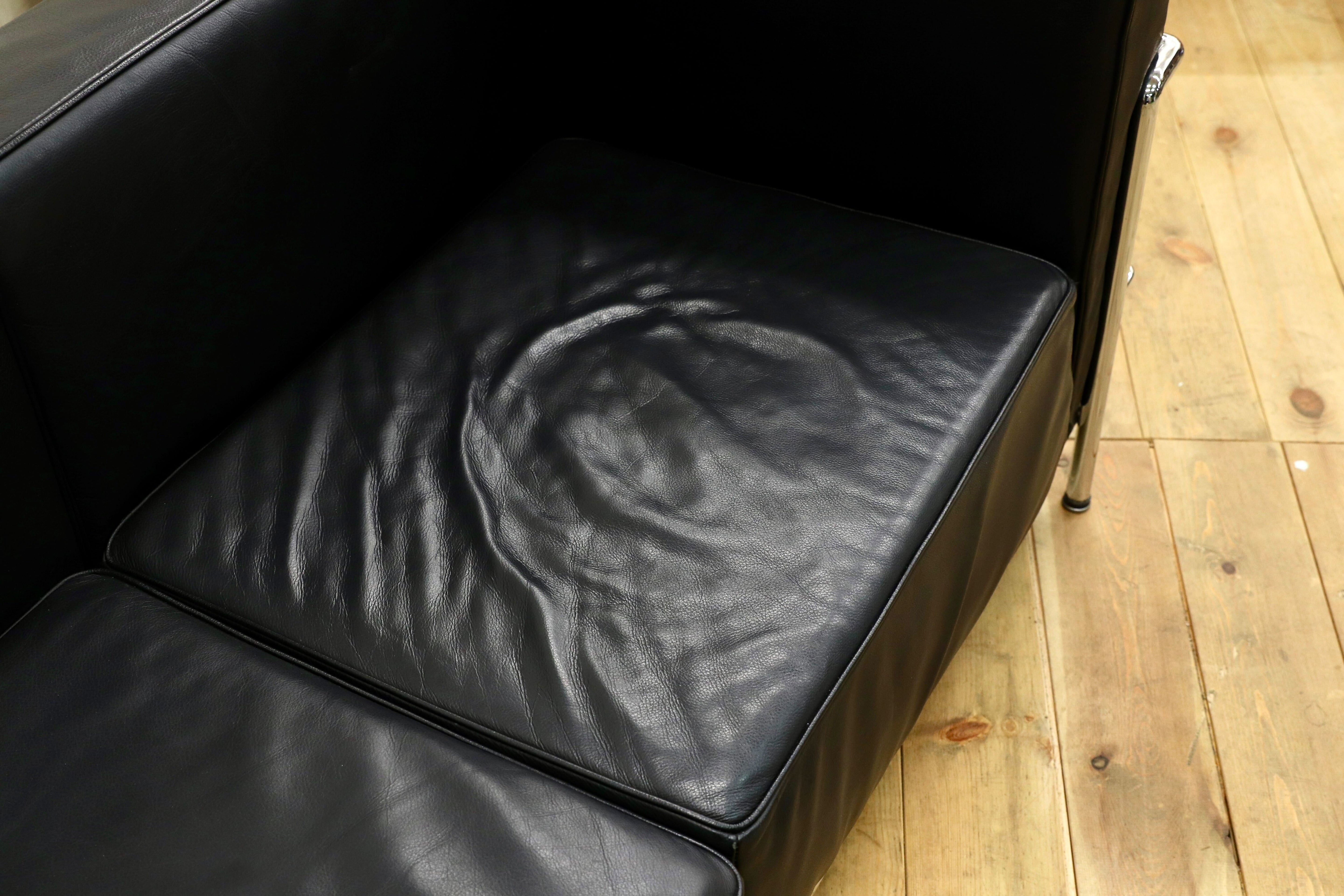 GMIK537○IDC大塚家具 LC2 グランコンフォート 2人掛けソファ ラブソファ ブラック 総本革 ル・コルビジェ リプロダクト 定価約61.5万