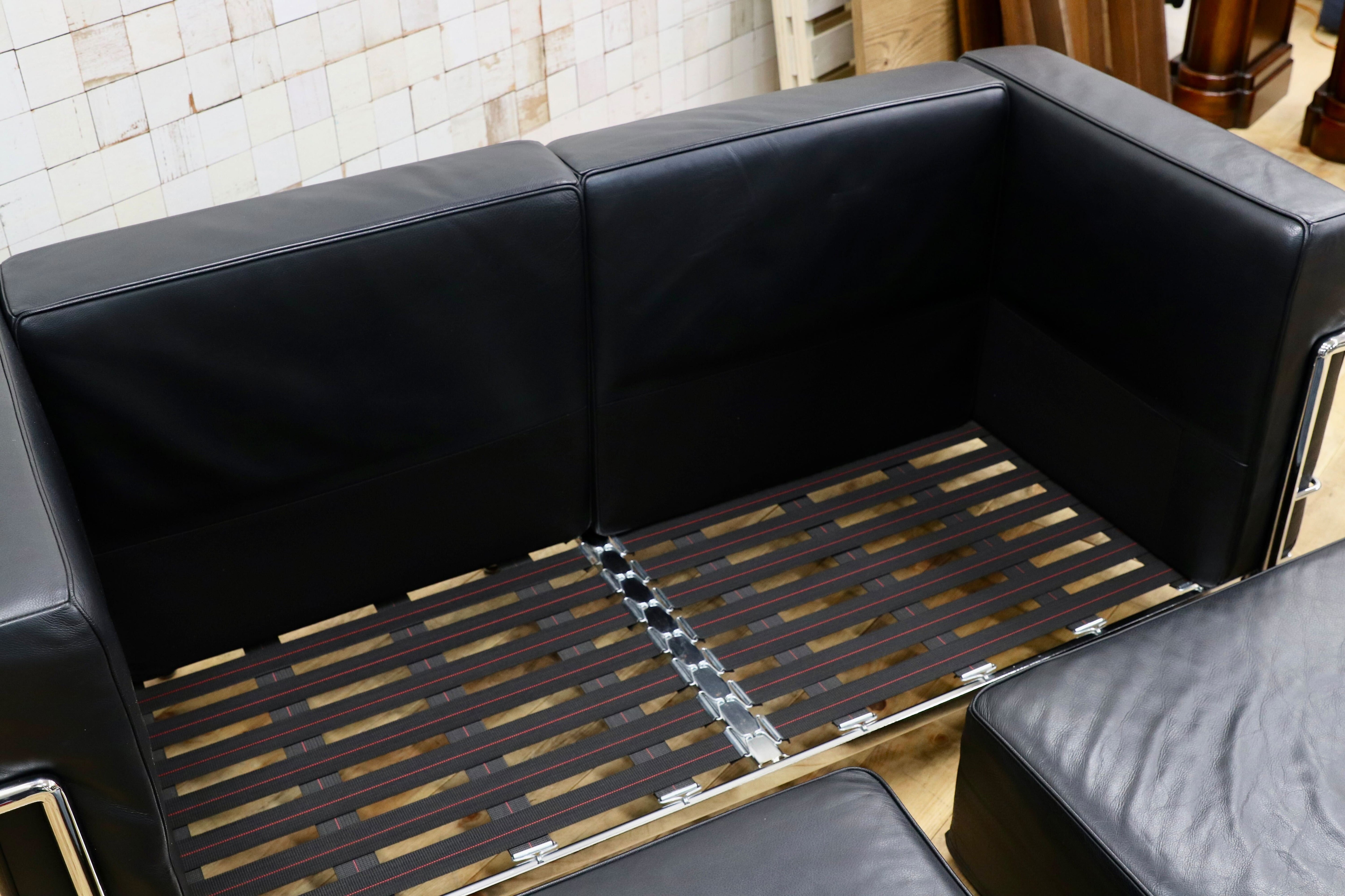 GMIK537○IDC大塚家具 LC2 グランコンフォート 2人掛けソファ ラブソファ ブラック 総本革 ル・コルビジェ リプロダクト 定価約61.5万