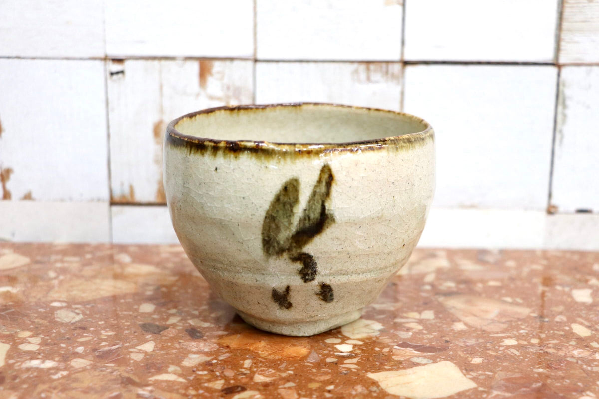 GMJK371BG〇古陶器 茶碗 草文 釉薬景色 貫入 土味 手仕事 茶道具