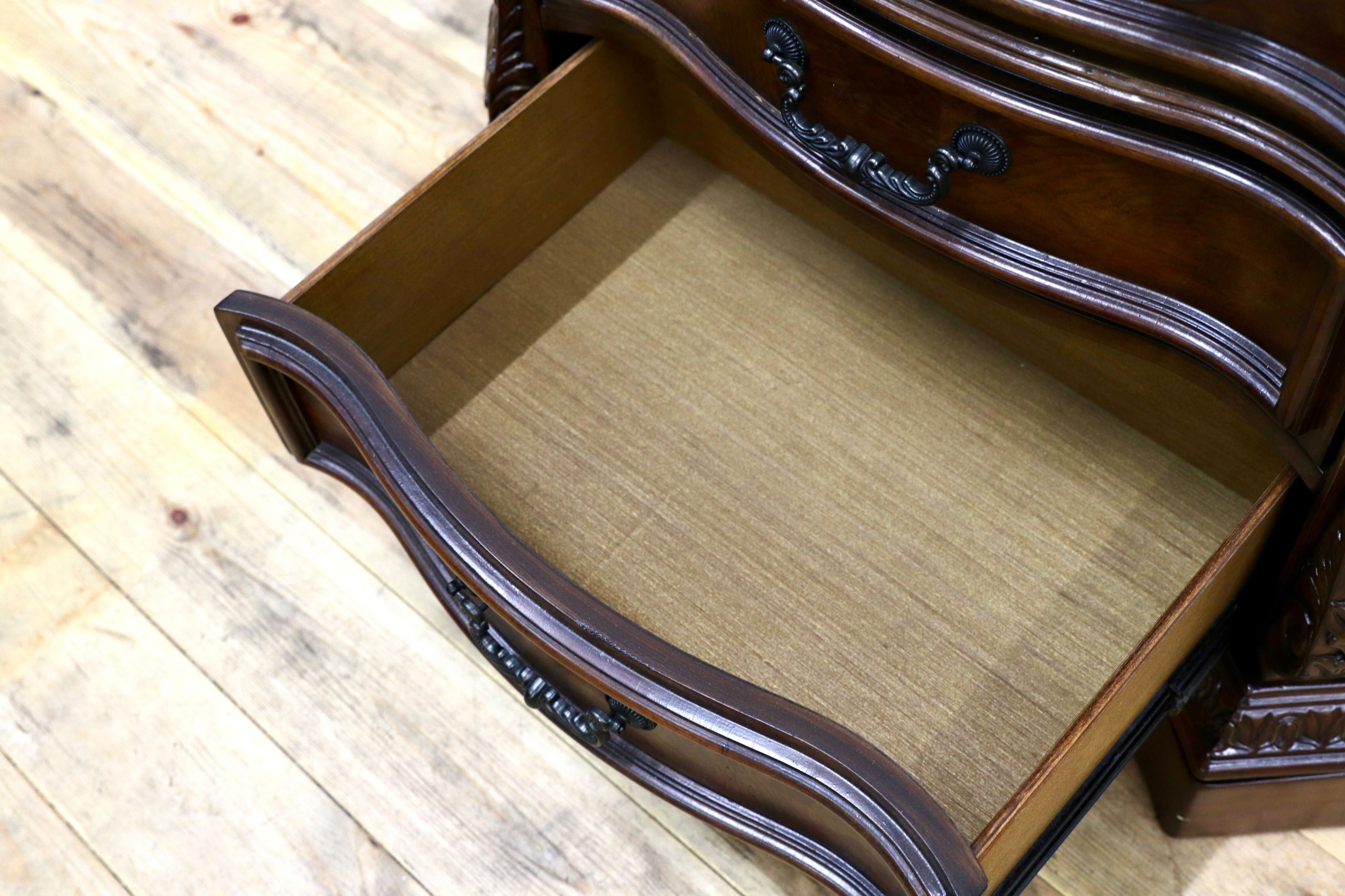 GMIK540○Ledelle Three Drawer Night Stand - Ashley Furniture アシュレイ チェスト サイドチェスト ベッドサイド クラシック