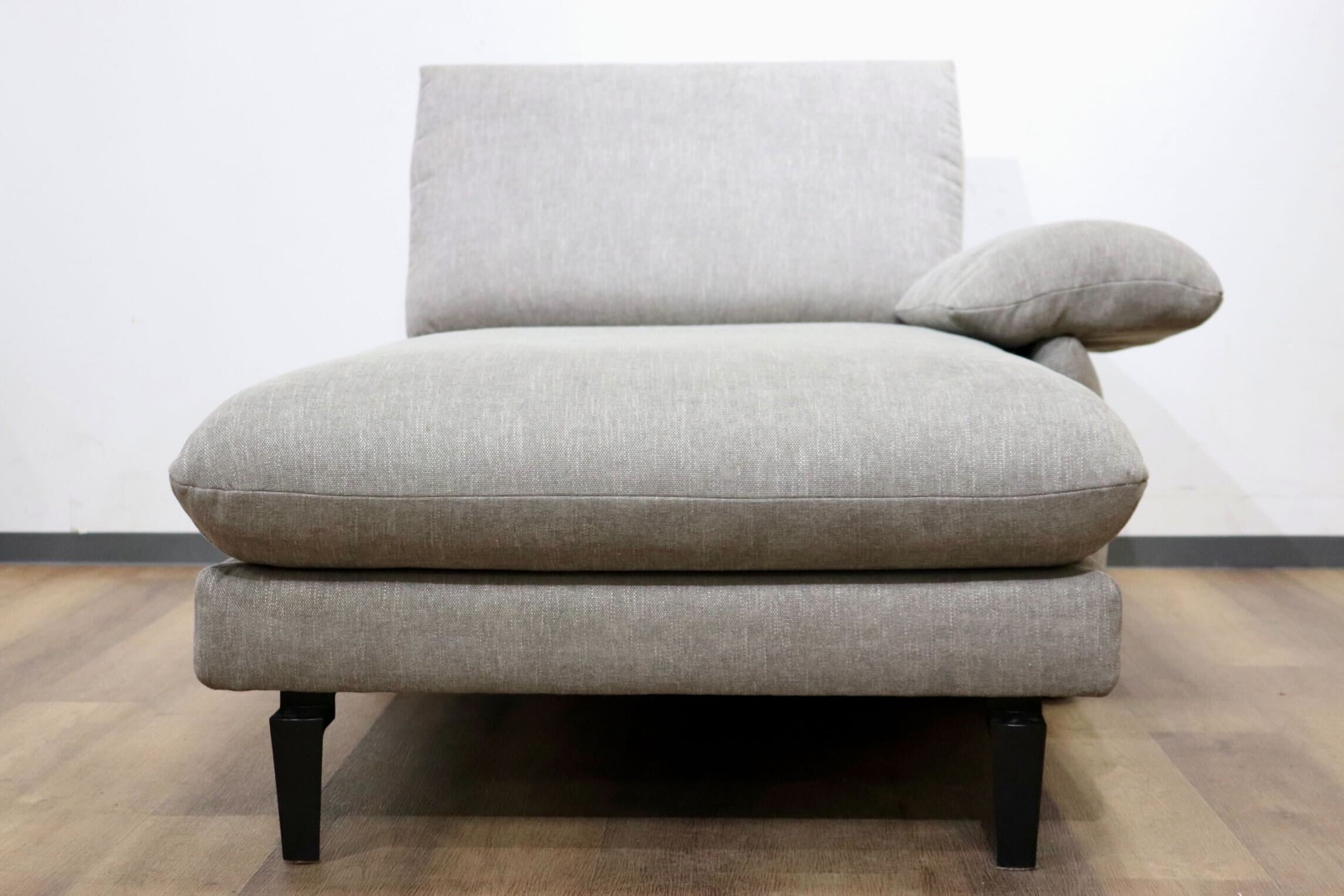 GMHN271○KOINOR / コイノール カウチソファ 左アーム シェーズロング 1人掛けソファ 長椅子 ファブリック グレー ドイツ製 最高級 展示品