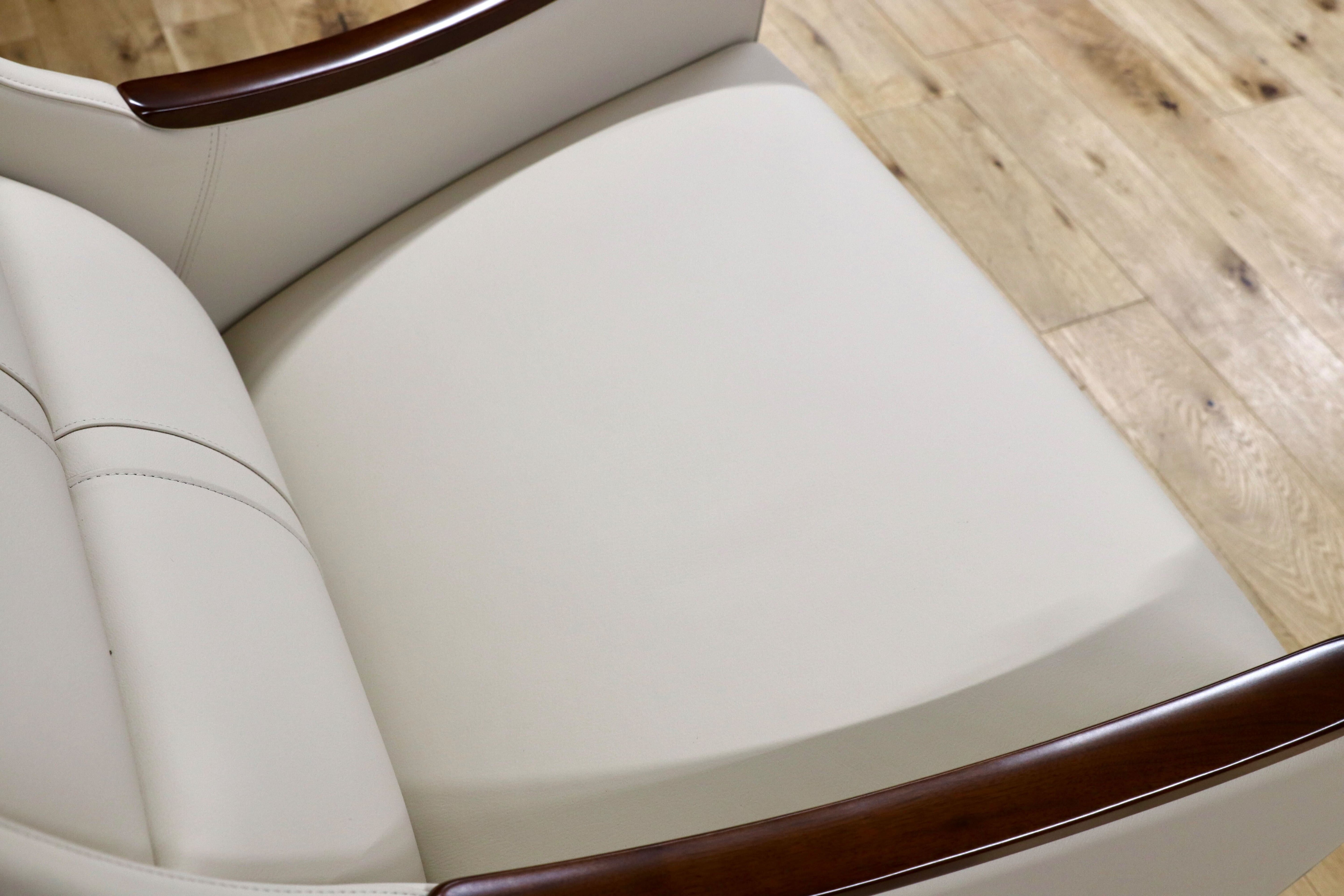 GMGF137A○モリシゲ / MORISHIGE レストキャビン アームチェア シングルソファ ラウンジチェア 白 本革 定価34.5万 ショールーム展示品