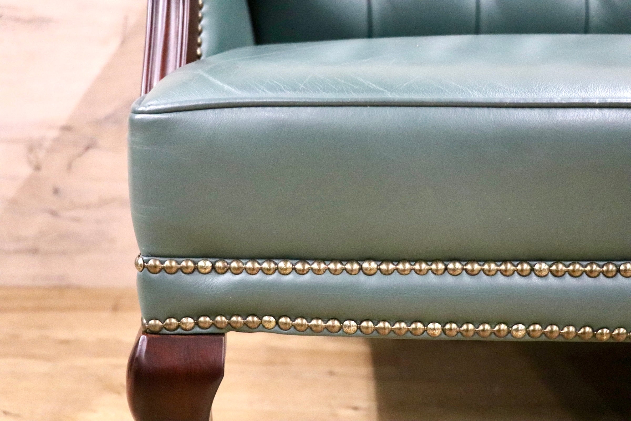 GMJK198D○奈技工房 ALDO トリプルソファ 長椅子 本革 鋲打ち 猫脚 クラシック ヨーロピアン ロココ調 グリーン 定価約62万円