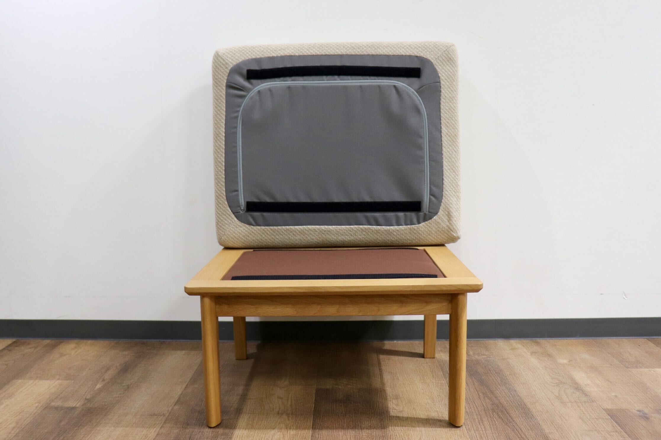 GMHK862B○karimoku / カリモク WG30 スツール オットマン フットスツール 腰掛け ファブリック カバーリング 国産家具 約7万 展示品