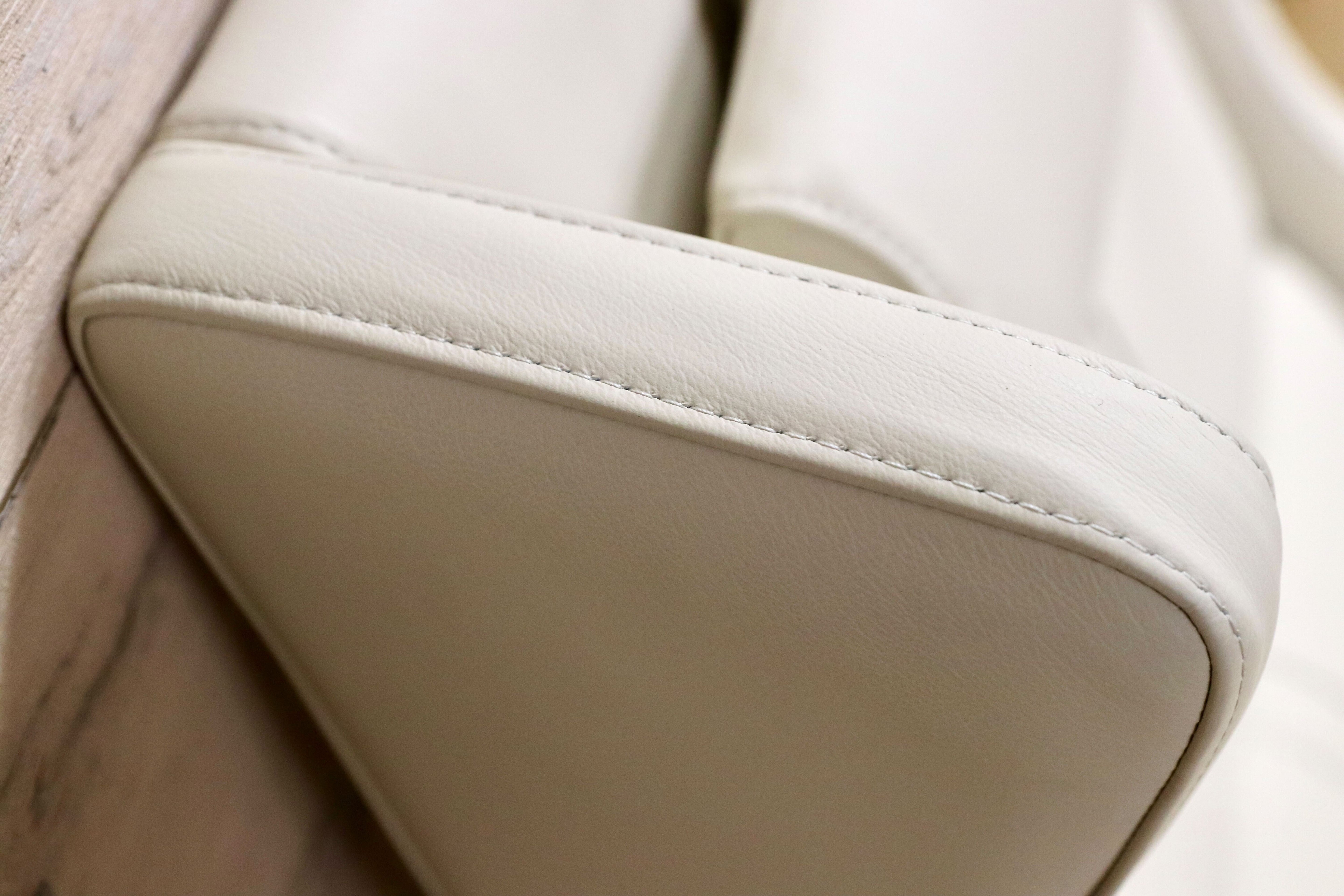 GMGF137B○モリシゲ / MORISHIGE レストキャビン アームチェア シングルソファ ラウンジチェア 白 本革 定価34.5万 モデルルーム展示品