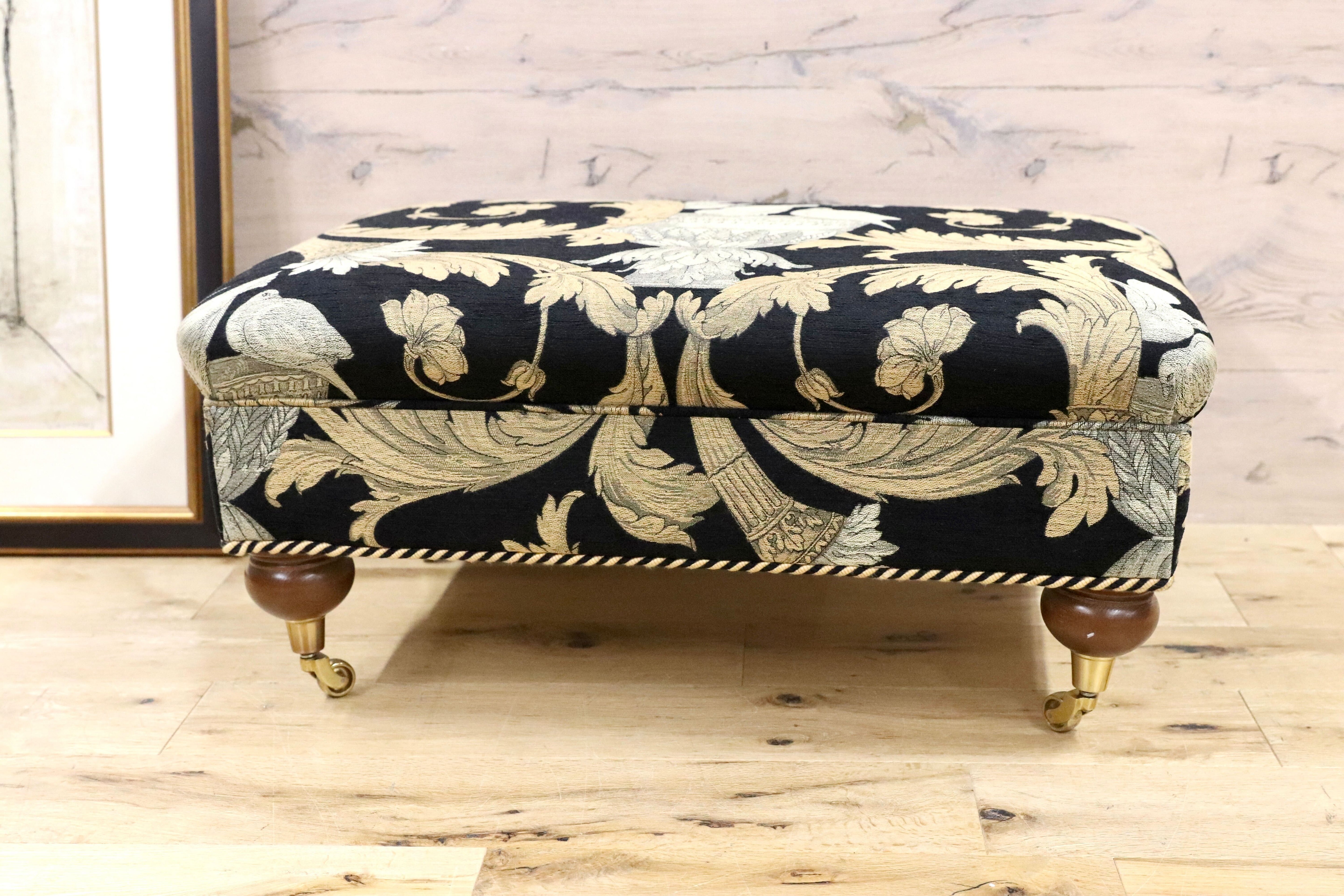 GMGF135○DURESTA / デュレスタ オットマン フットスツール 西洋 イギリス 高級家具 IDC大塚家具 約40万 ショールーム展示品