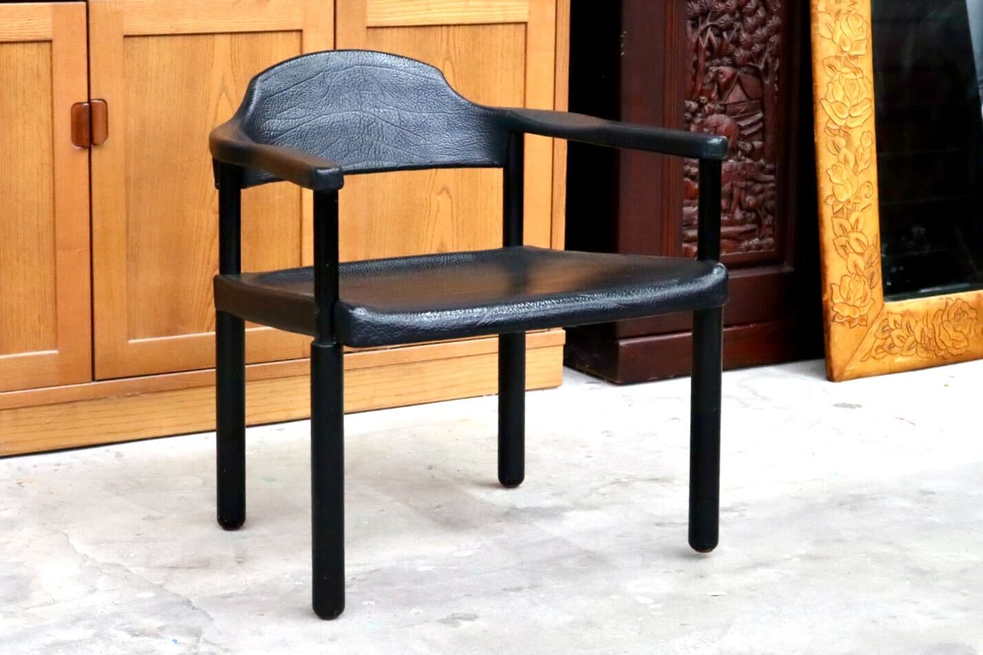 GMIS471A○レオナルド アームチェア ブラック スイス デザイナーズ家具 チェア 椅子 INTER-DECOR取扱い 検)Cassina Strassle Collection