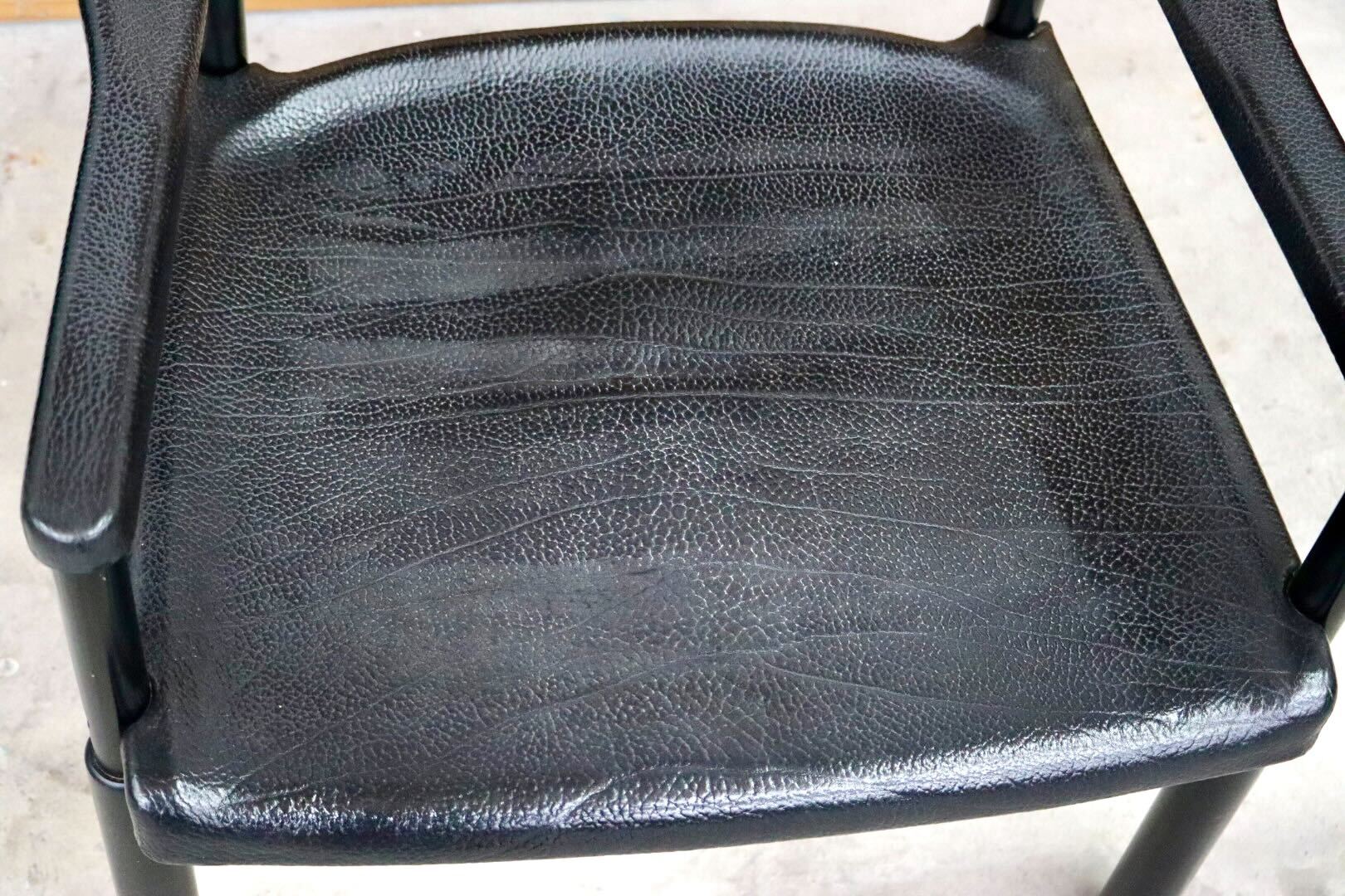 GMIS471A○レオナルド アームチェア ブラック スイス デザイナーズ家具 チェア 椅子 INTER-DECOR取扱い 検)Cassina Strassle Collection