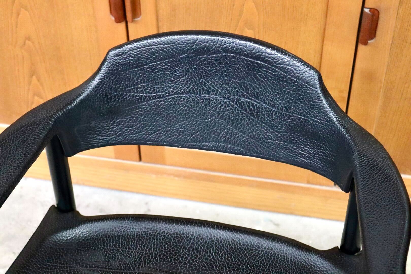 GMIS471A○レオナルド アームチェア ブラック スイス デザイナーズ家具 チェア 椅子 INTER-DECOR取扱い 検)Cassina Strassle Collection