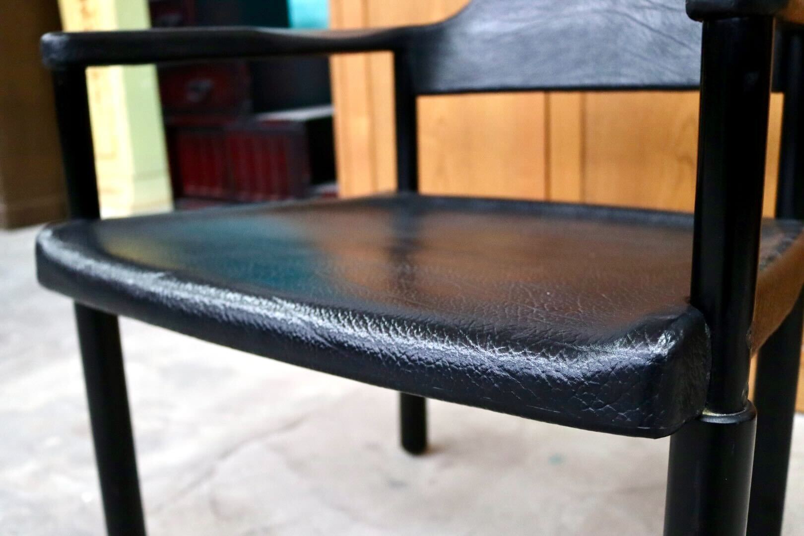 GMIS471A○レオナルド アームチェア ブラック スイス デザイナーズ家具 チェア 椅子 INTER-DECOR取扱い 検)Cassina Strassle Collection