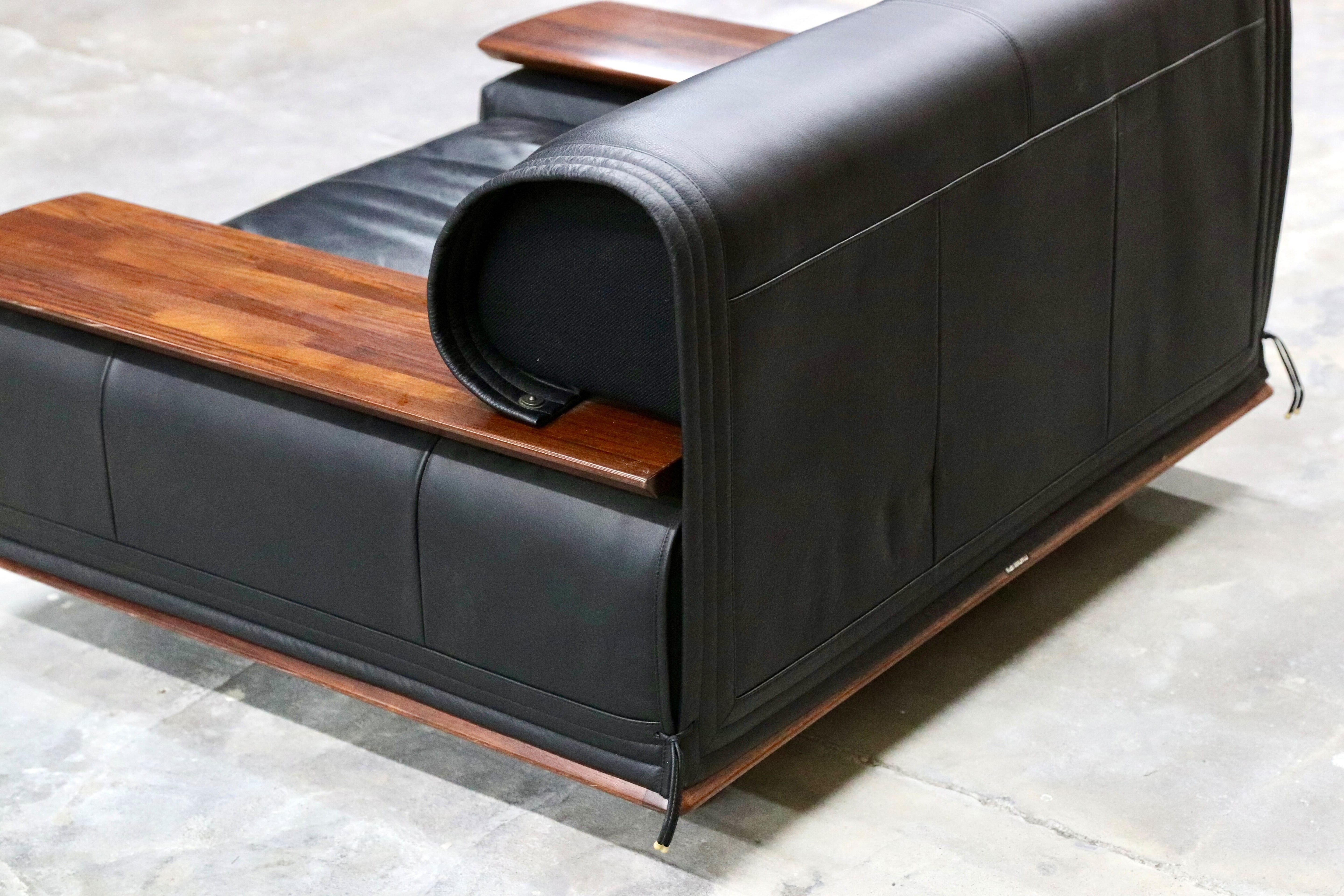 GMIS49A○karimoku / カリモク vivente ビベンテ 1人掛けソファ シングルソファ 本革 ブラック 花梨材 最高級 応接 定価約40万