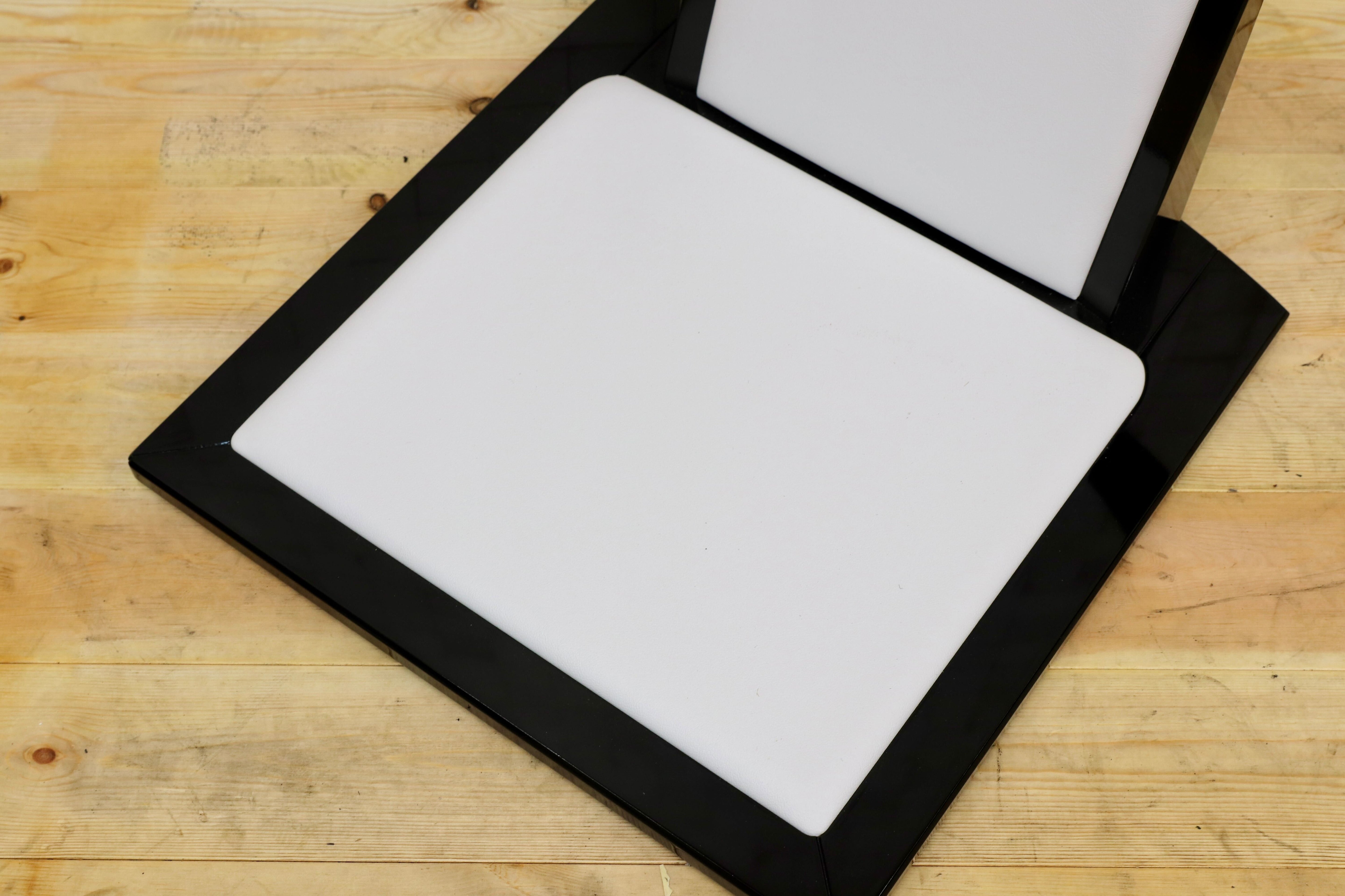 GMHO35○モリシゲ / MORISHIGE 水葉 座椅子 白 合皮 レザー 低座椅子 国産家具 最高級 IDC大塚家具 展示品