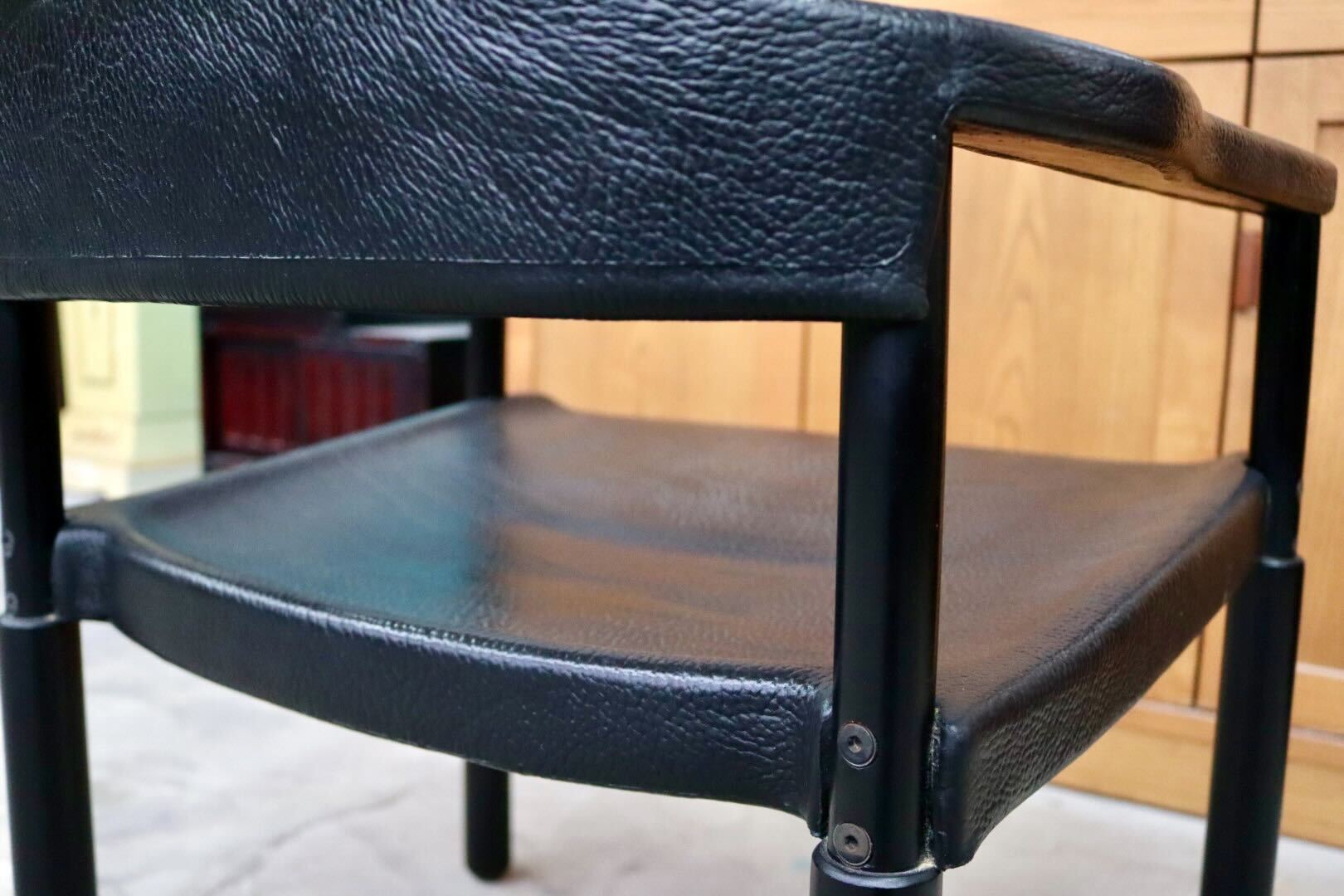 GMIS471B○レオナルド アームチェア ブラック スイス デザイナーズ家具 チェア 椅子 INTER-DECOR取扱い 検)Cassina Strassle Collection