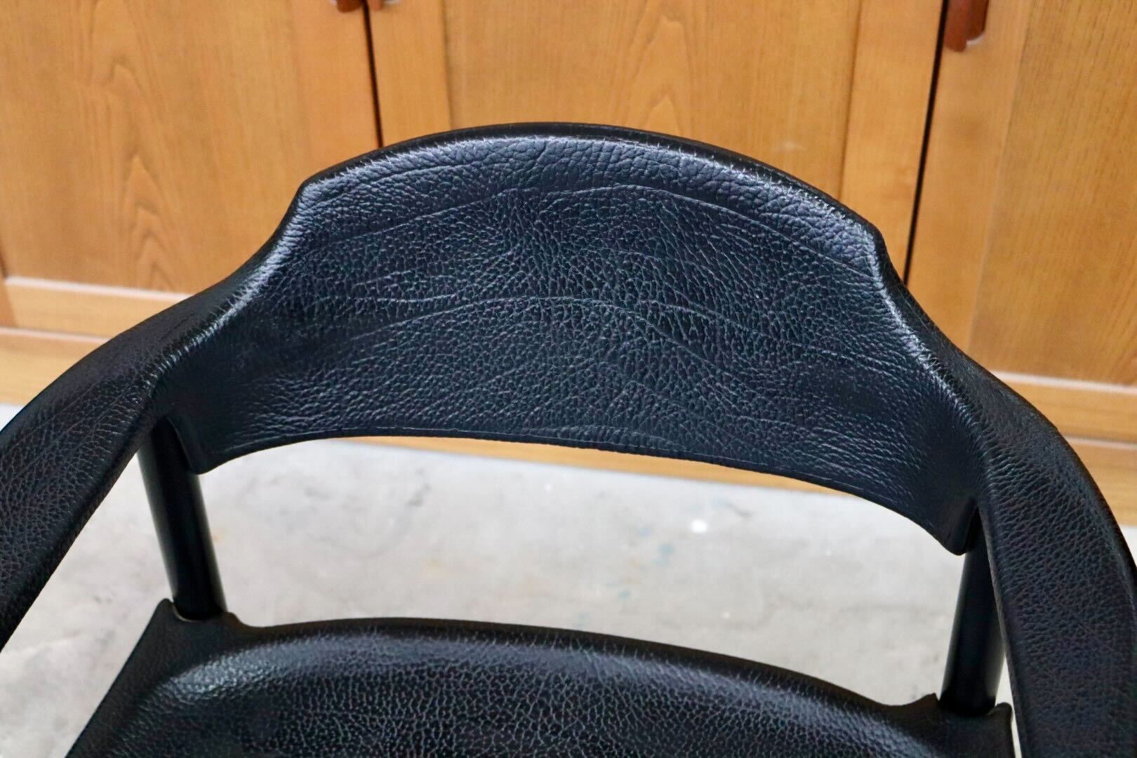 GMIS471C○レオナルド アームチェア ブラック スイス デザイナーズ家具 チェア 椅子 INTER-DECOR取扱い 検)Cassina Strassle Collection