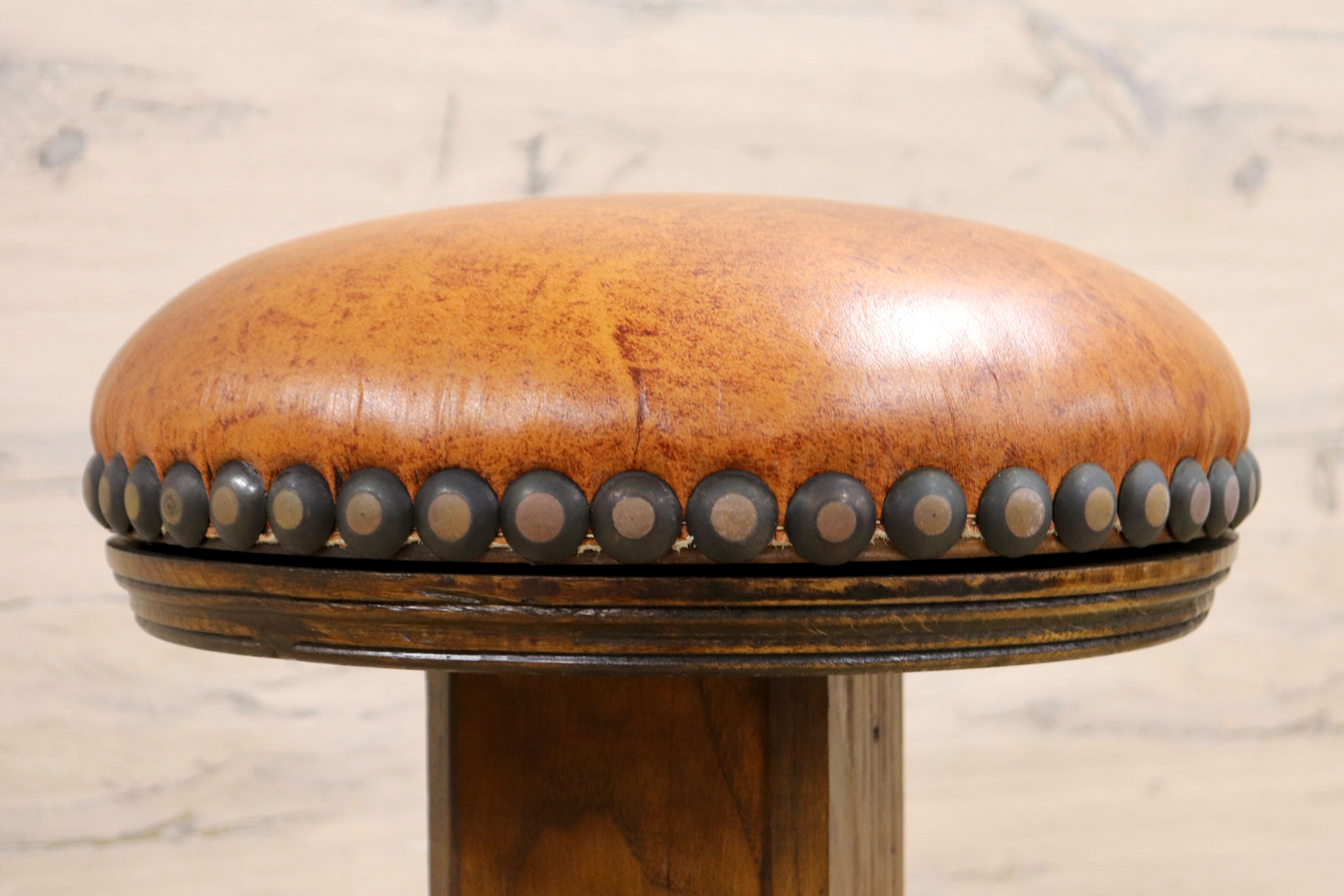 GMIK7L○スペイン製 カスティリアンスタイル バースツール ハイチェア カウンター 回転式 椅子 オーク 本革 アンティーク ヴィンテージ