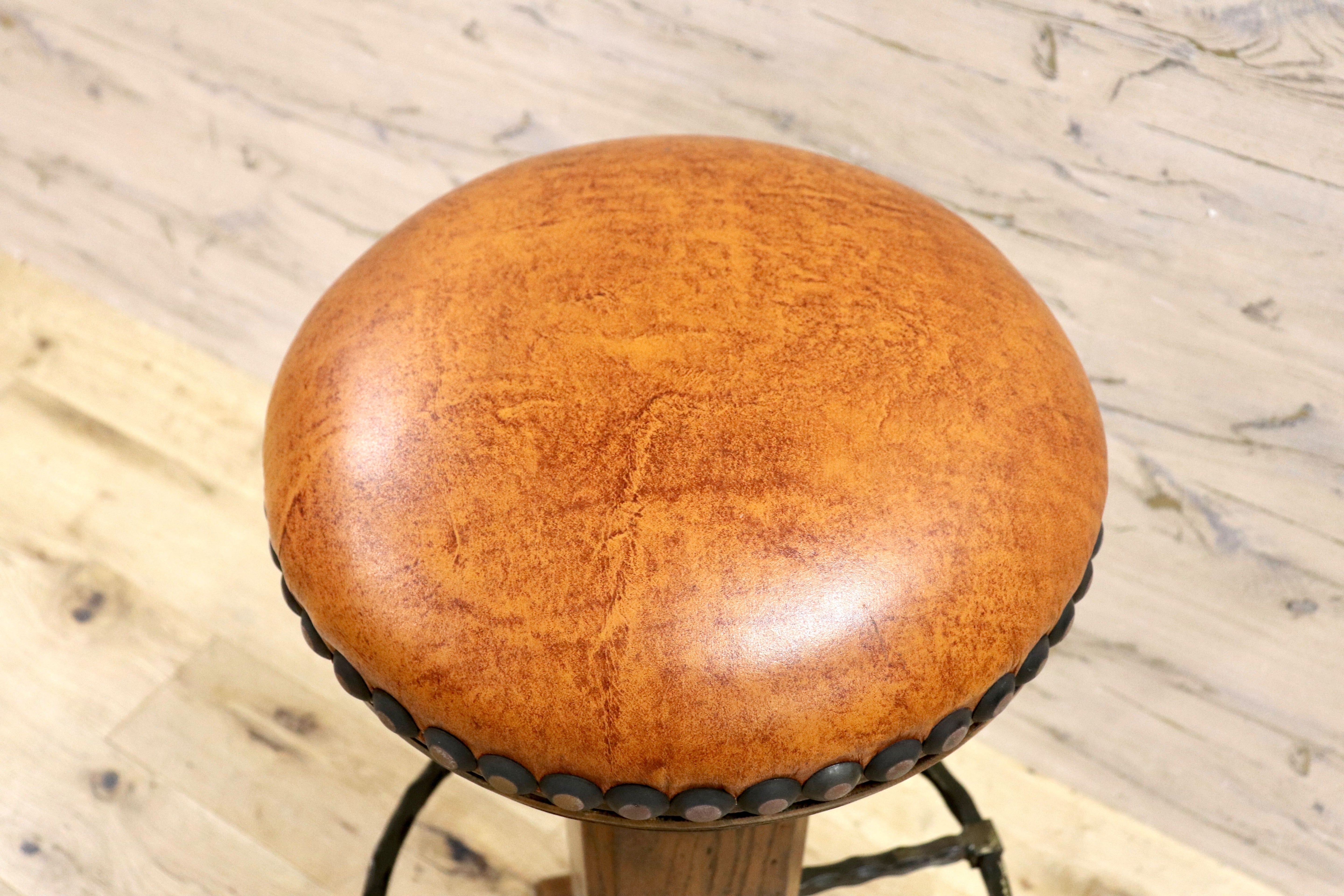 GMIK7L○スペイン製 カスティリアンスタイル バースツール ハイチェア カウンター 回転式 椅子 オーク 本革 アンティーク ヴィンテージ