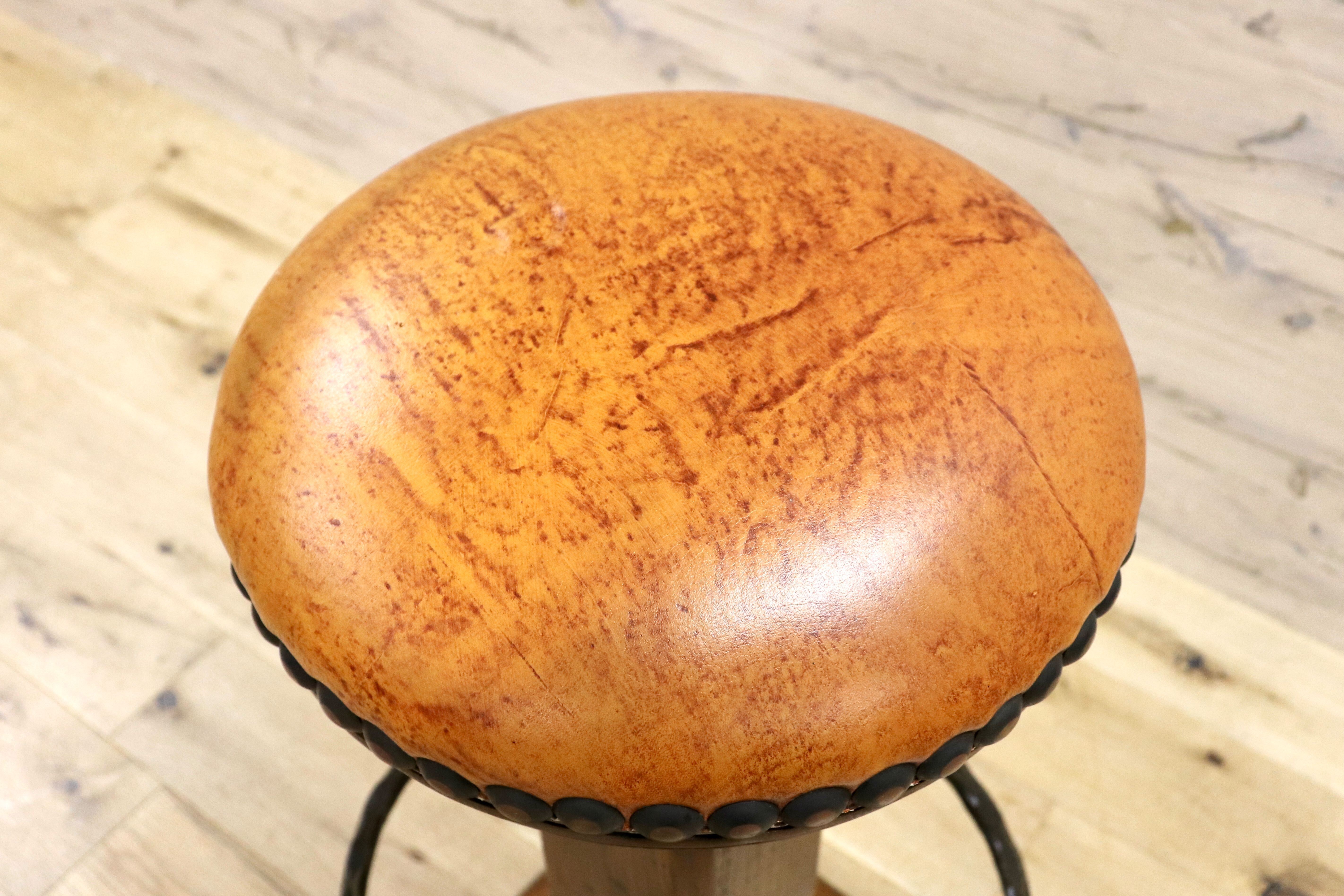 GMIK7N○スペイン製 カスティリアンスタイル バースツール ハイチェア カウンター 回転式 椅子 オーク 本革 アンティーク ヴィンテージ